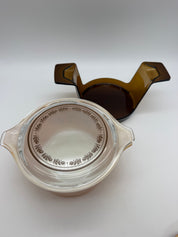 Pyrex 473 1 qt. Old orchard promotional with cradle