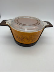 Pyrex 473 1 qt. Old orchard promotional with cradle