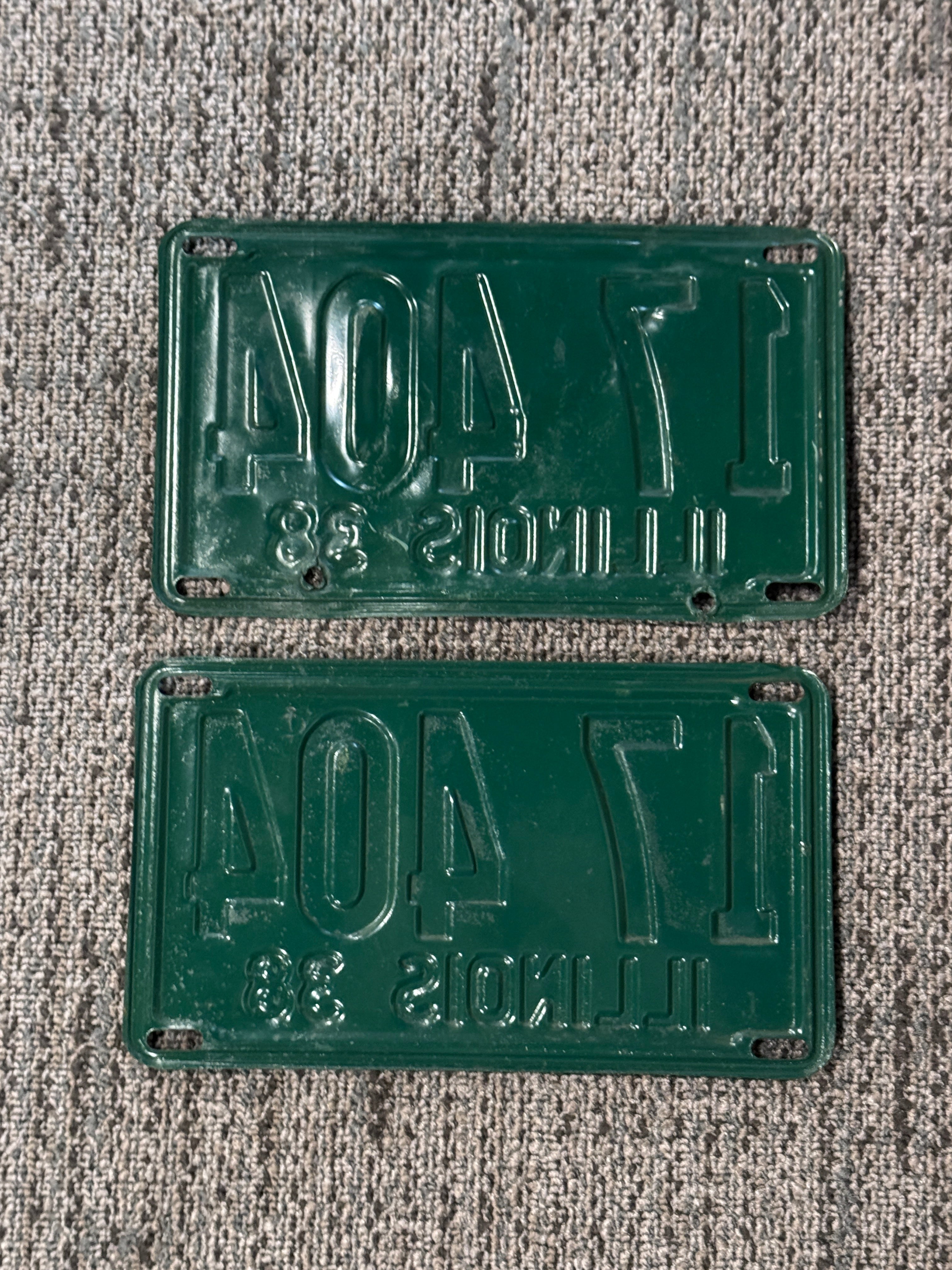 17-404 IL Pair of 2 Vintage License Plates