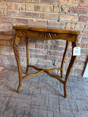 Golden Oak Scalloped End Table 20Wx14Dx26H