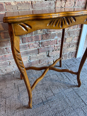 Golden Oak Scalloped End Table 20Wx14Dx26H