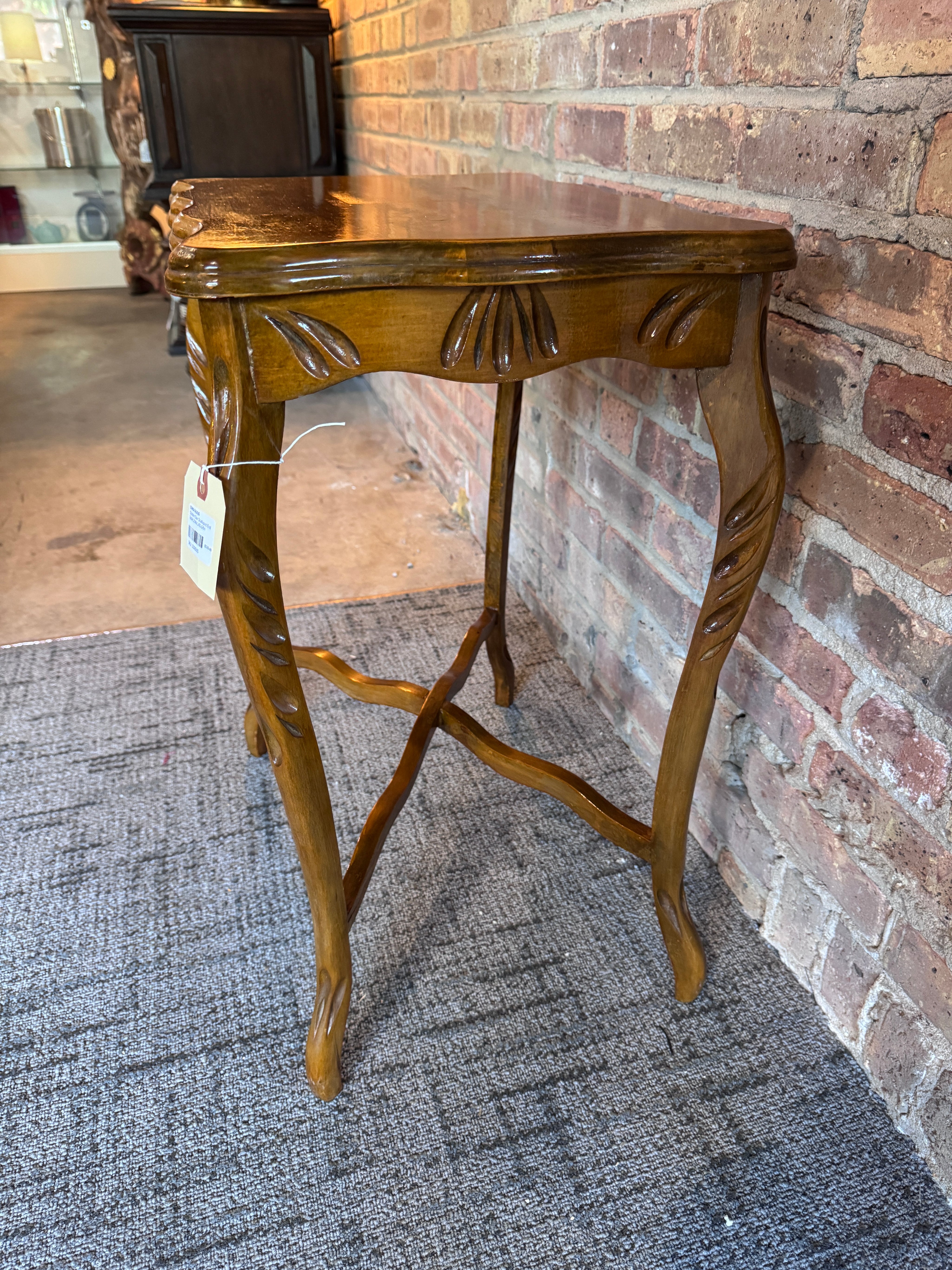 Golden Oak Scalloped End Table 20Wx14Dx26H