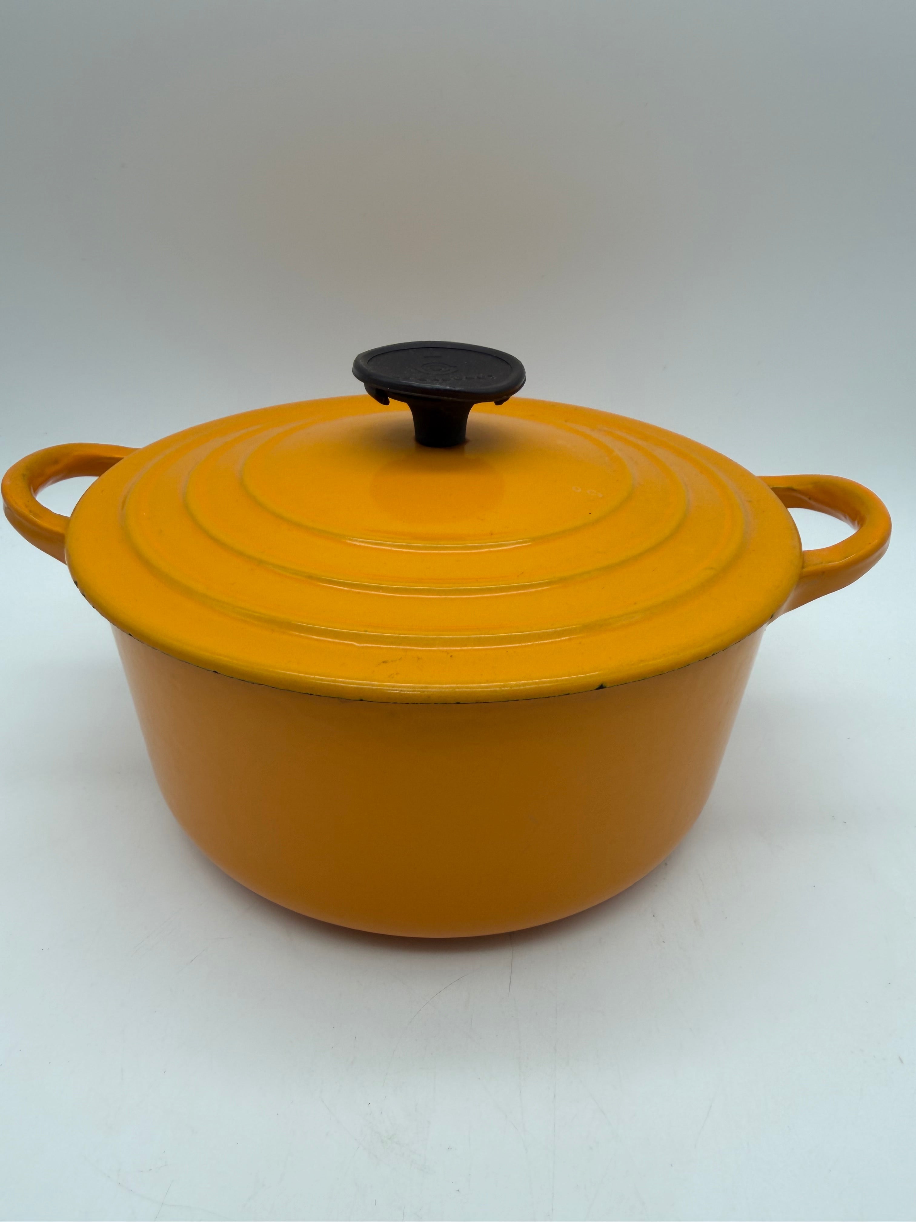 7.4” Le Creuset mini Dutch oven “B” Yellow 2qt