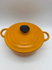 7.4” Le Creuset mini Dutch oven “B” Yellow 2qt