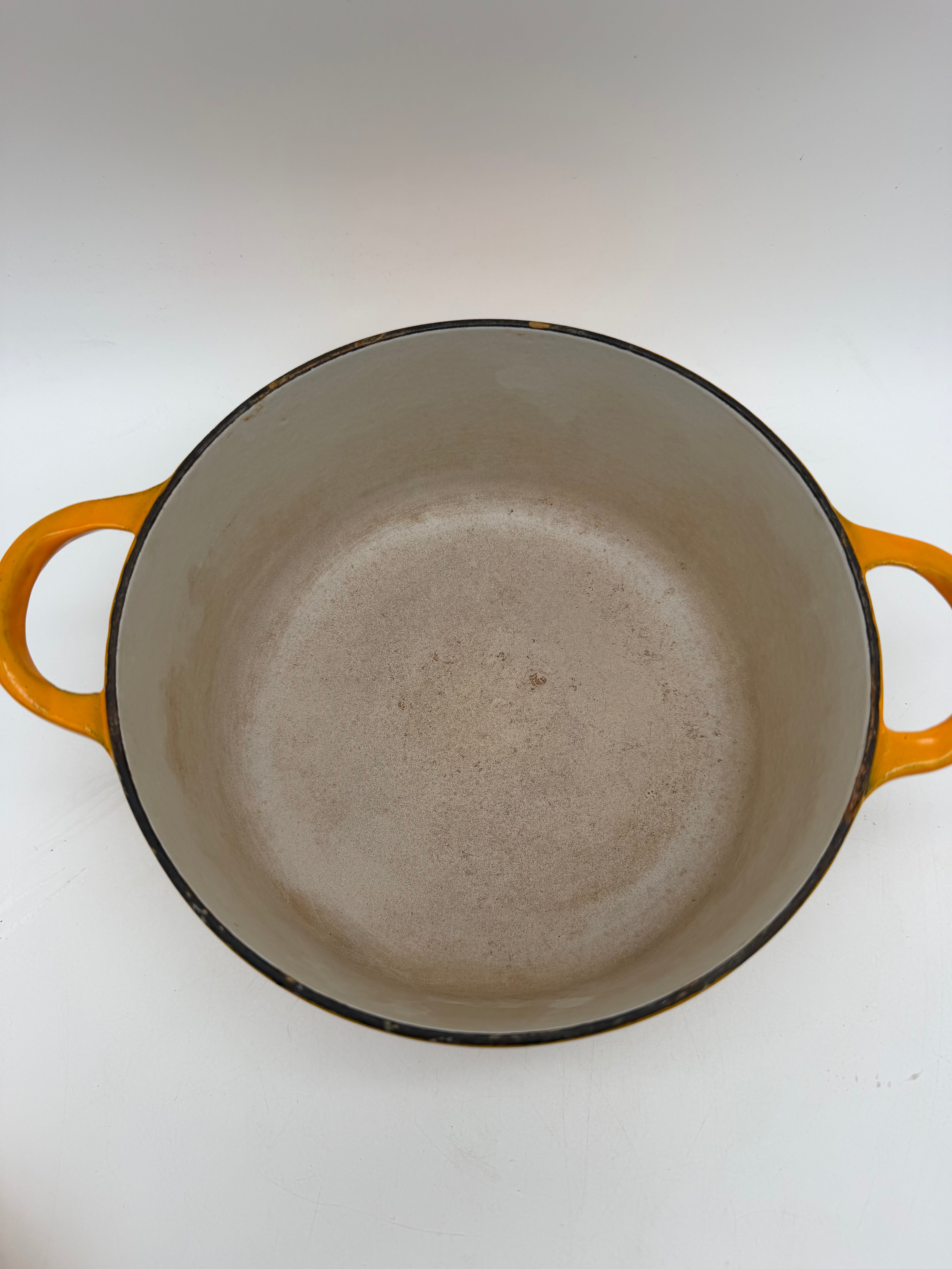 7.4” Le Creuset mini Dutch oven “B” Yellow 2qt
