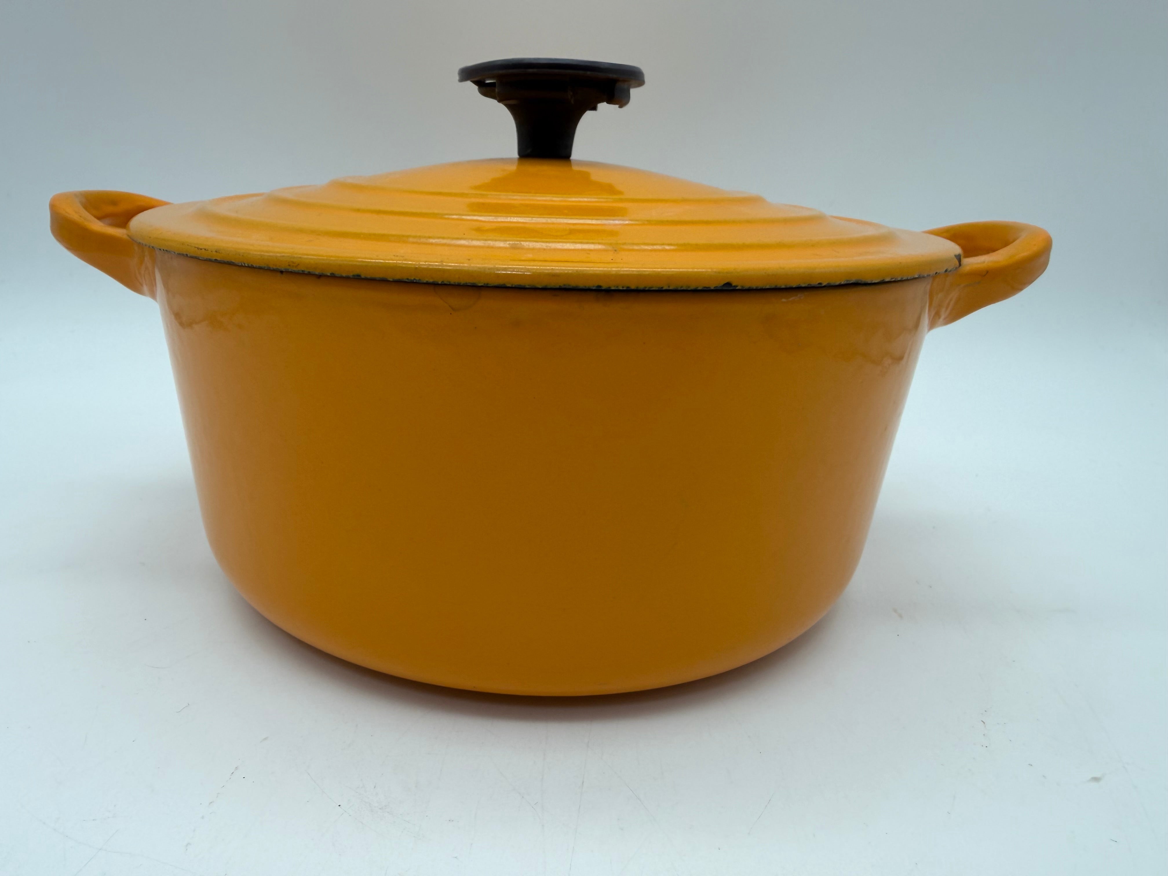 7.4” Le Creuset mini Dutch oven “B” Yellow 2qt