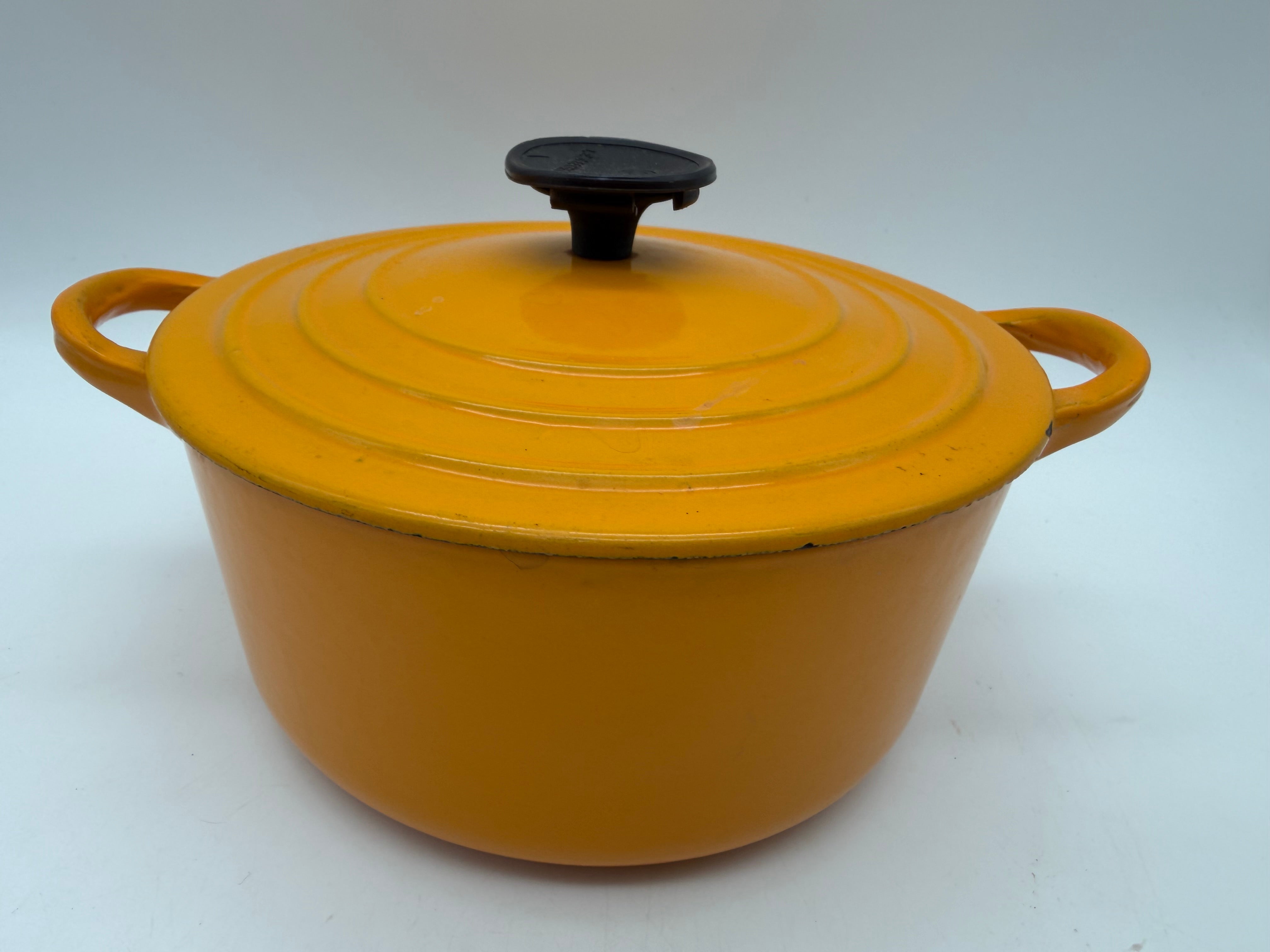7.4” Le Creuset mini Dutch oven “B” Yellow 2qt