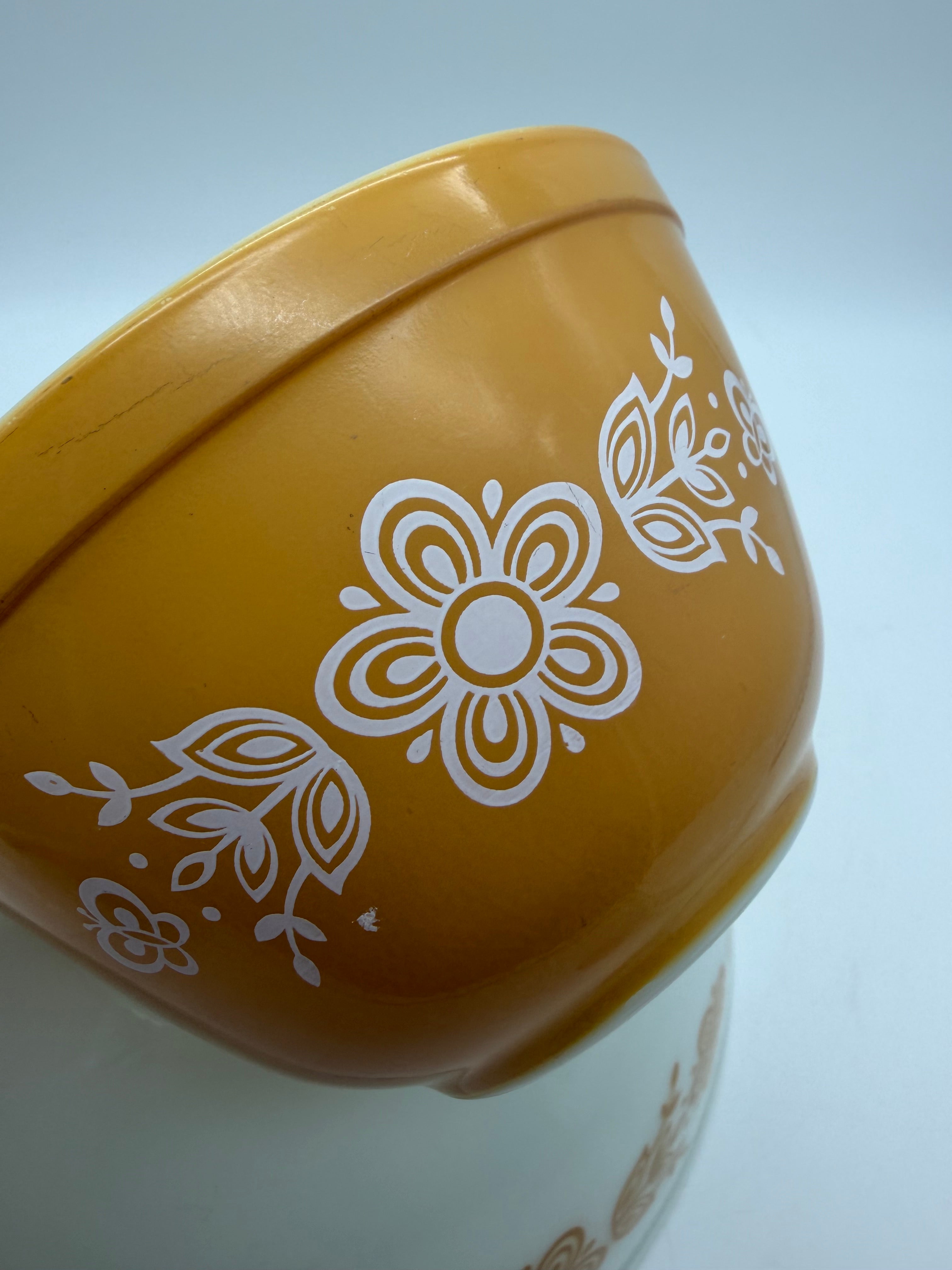 10” Pyrex Butterfly Gold Mixing Bowl Set 3