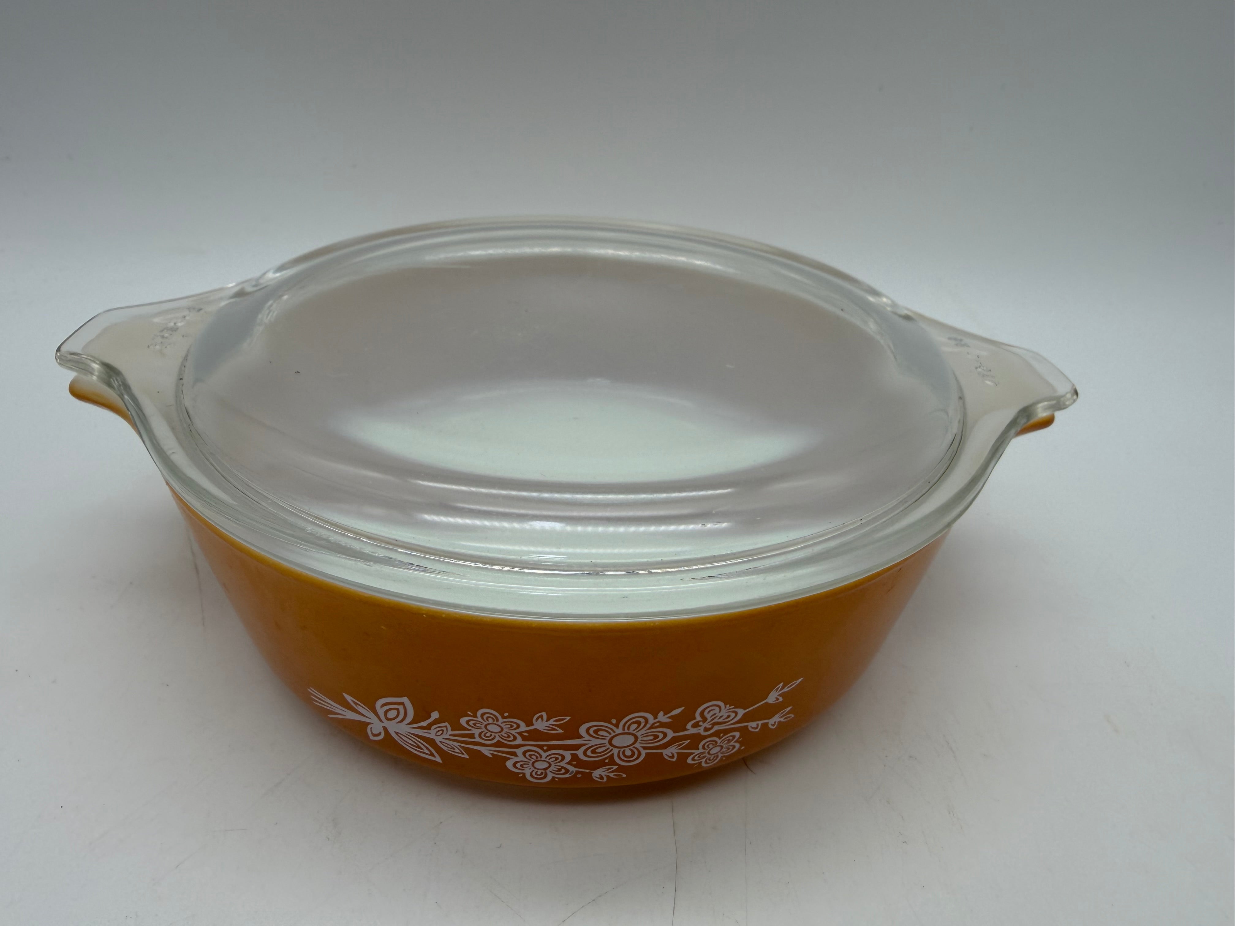 6” Pyrex 471 butterfly gold covered casserole
