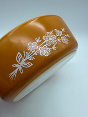 6” Pyrex 471 butterfly gold covered casserole