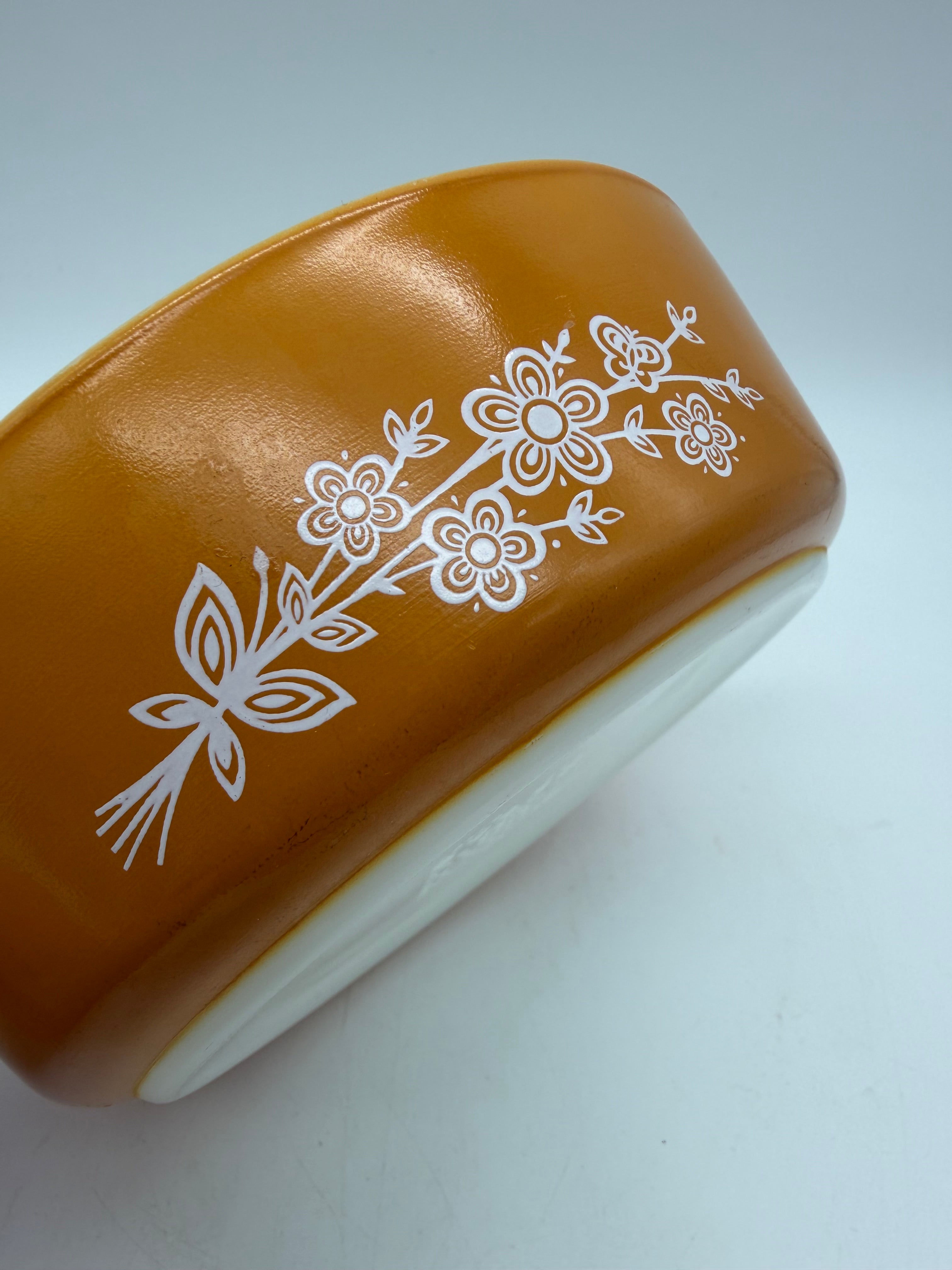 6” Pyrex 471 butterfly gold covered casserole