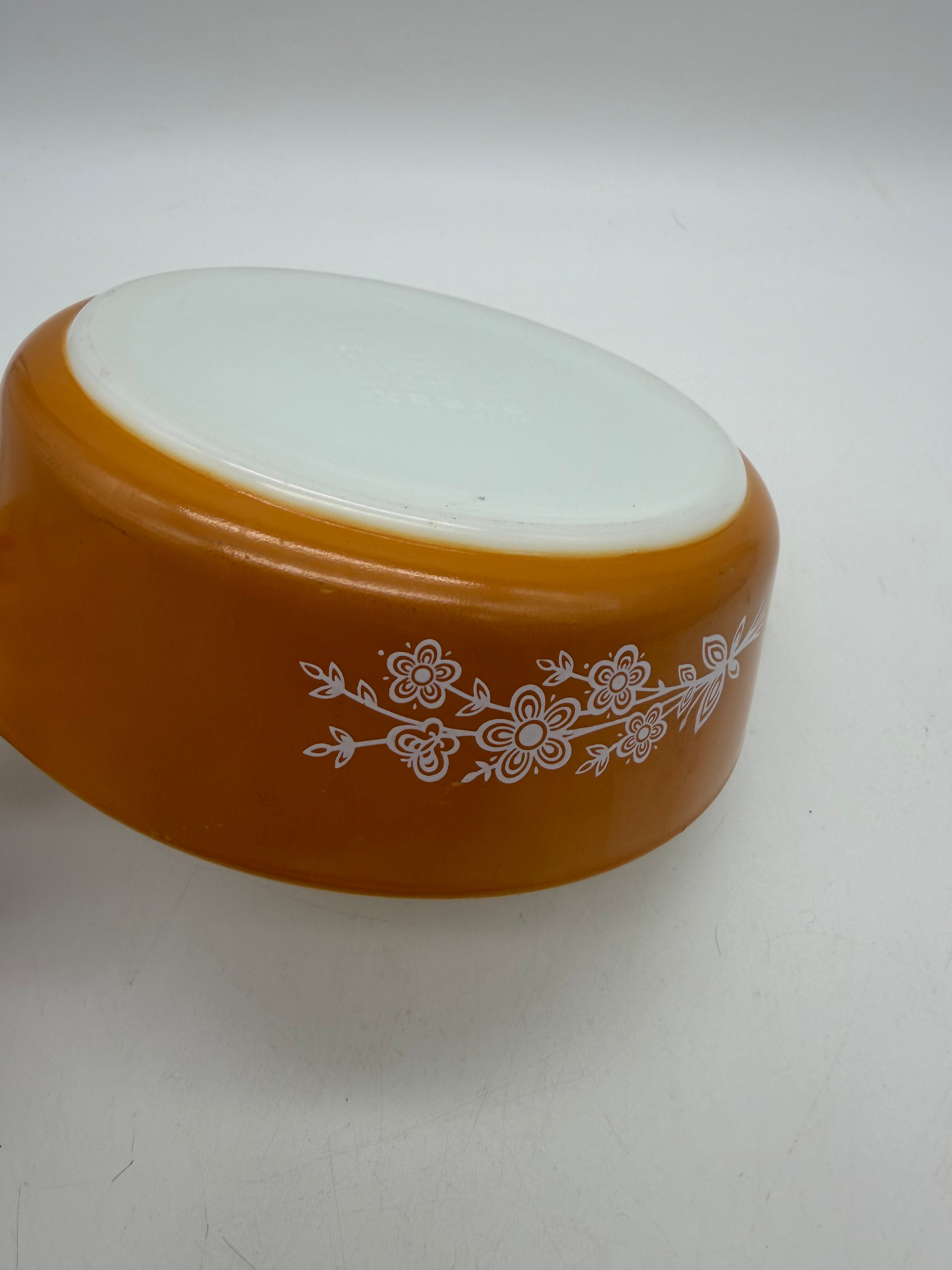6” Pyrex 471 butterfly gold covered casserole