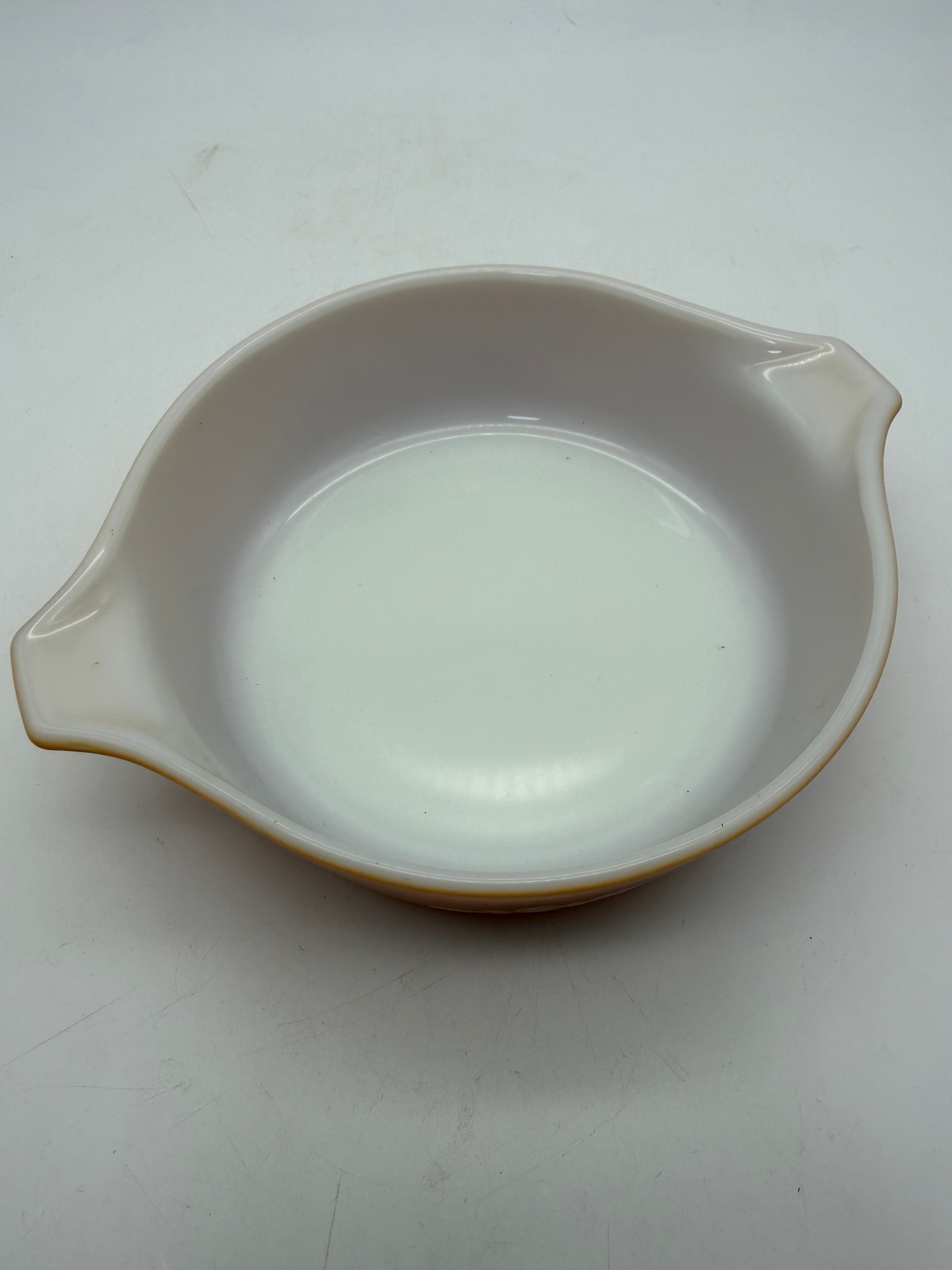 6” Pyrex 471 butterfly gold covered casserole