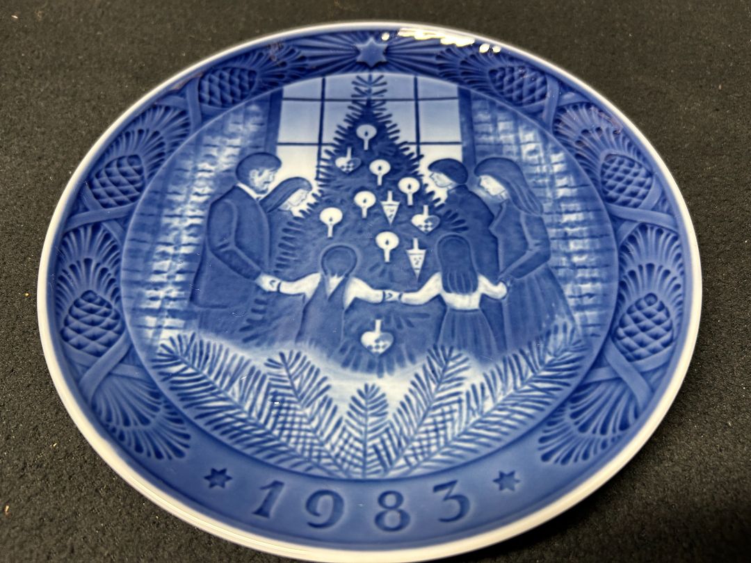 1983 Merry Christmas Blue & White Plate