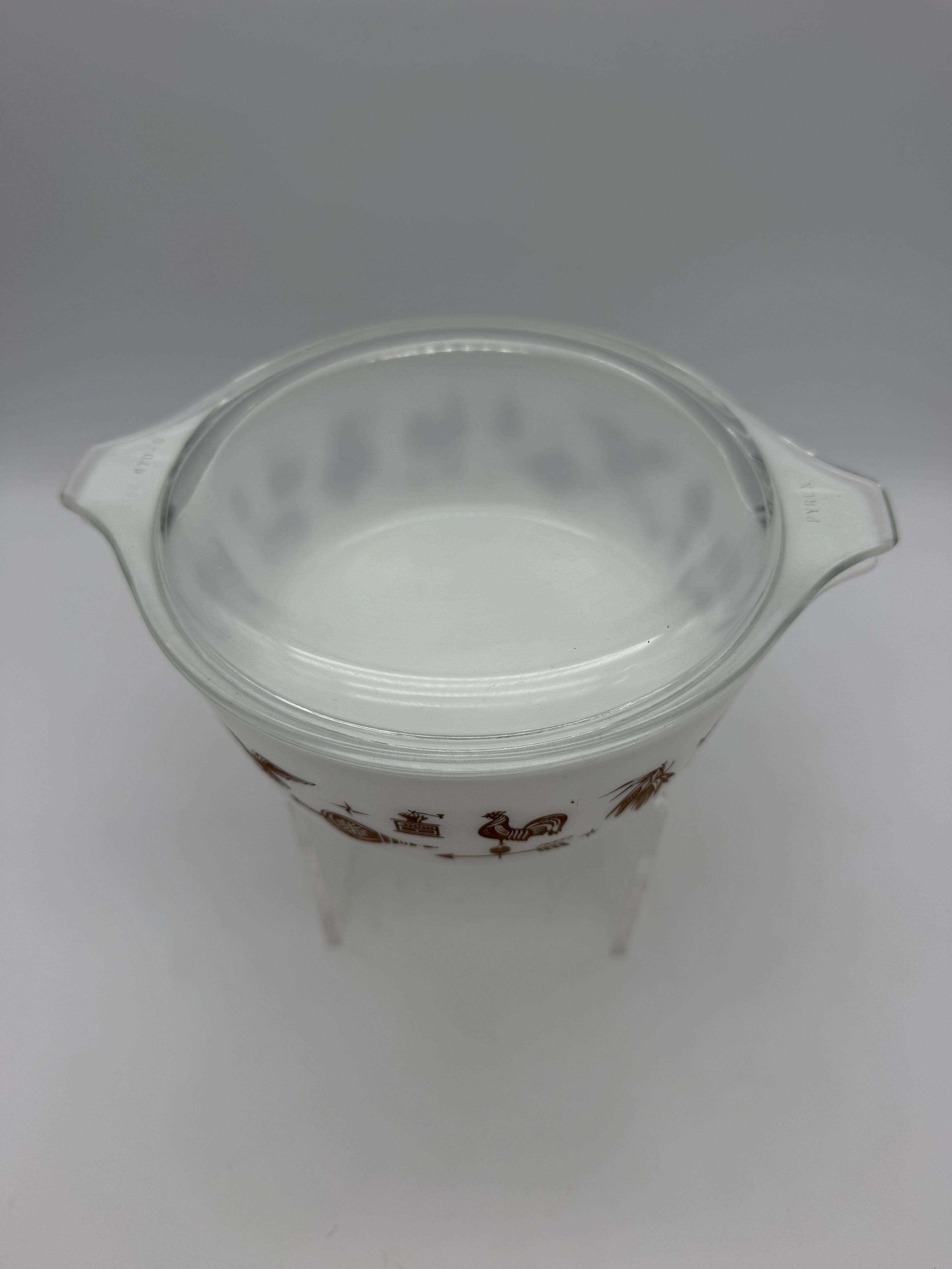 6.5” Vintage Pyrex 472 Early American 1.5 Pint Cinderella Casserole w Glass Lid USA