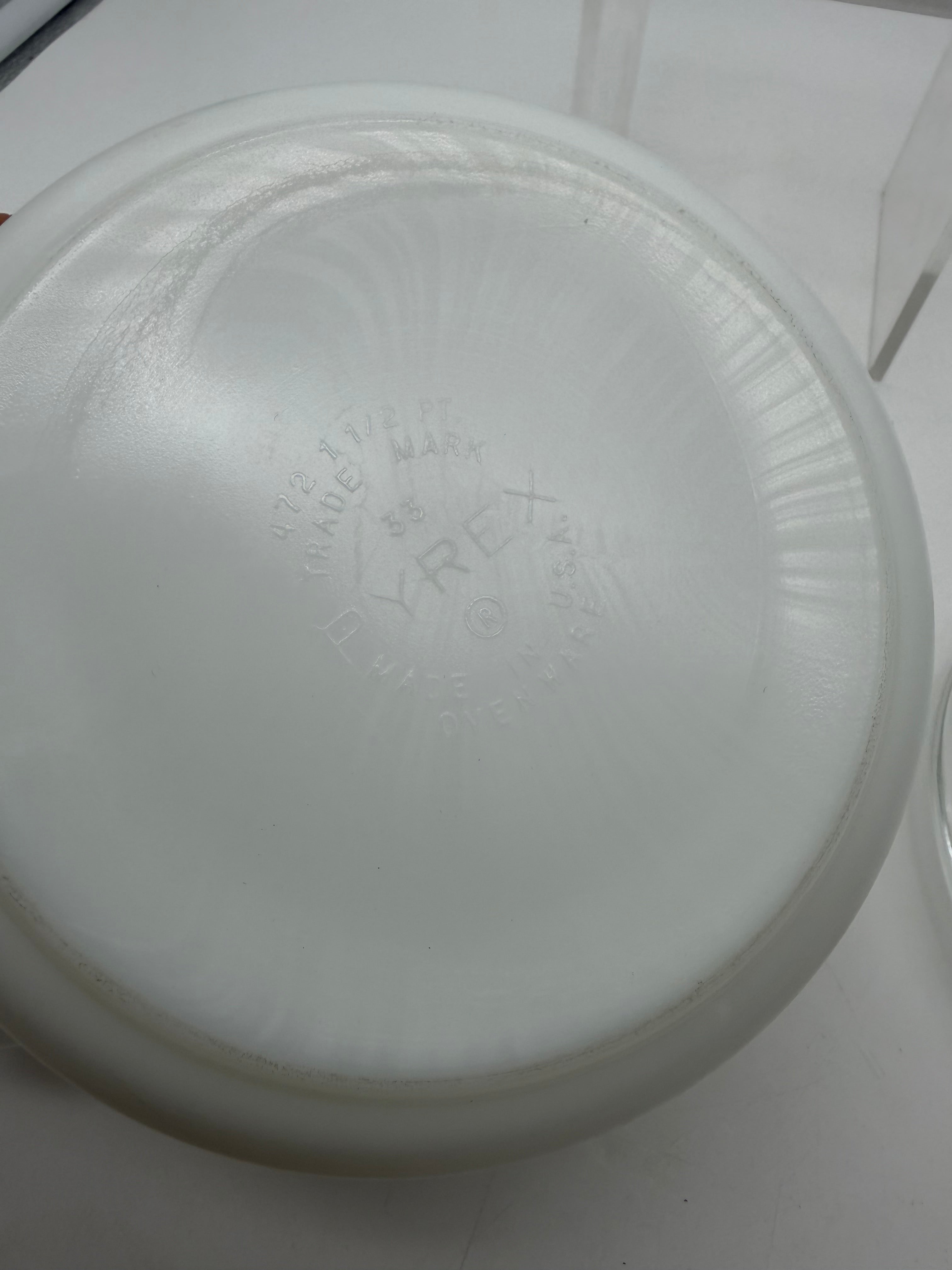 6.5” Vintage Pyrex 472 Early American 1.5 Pint Cinderella Casserole w Glass Lid USA