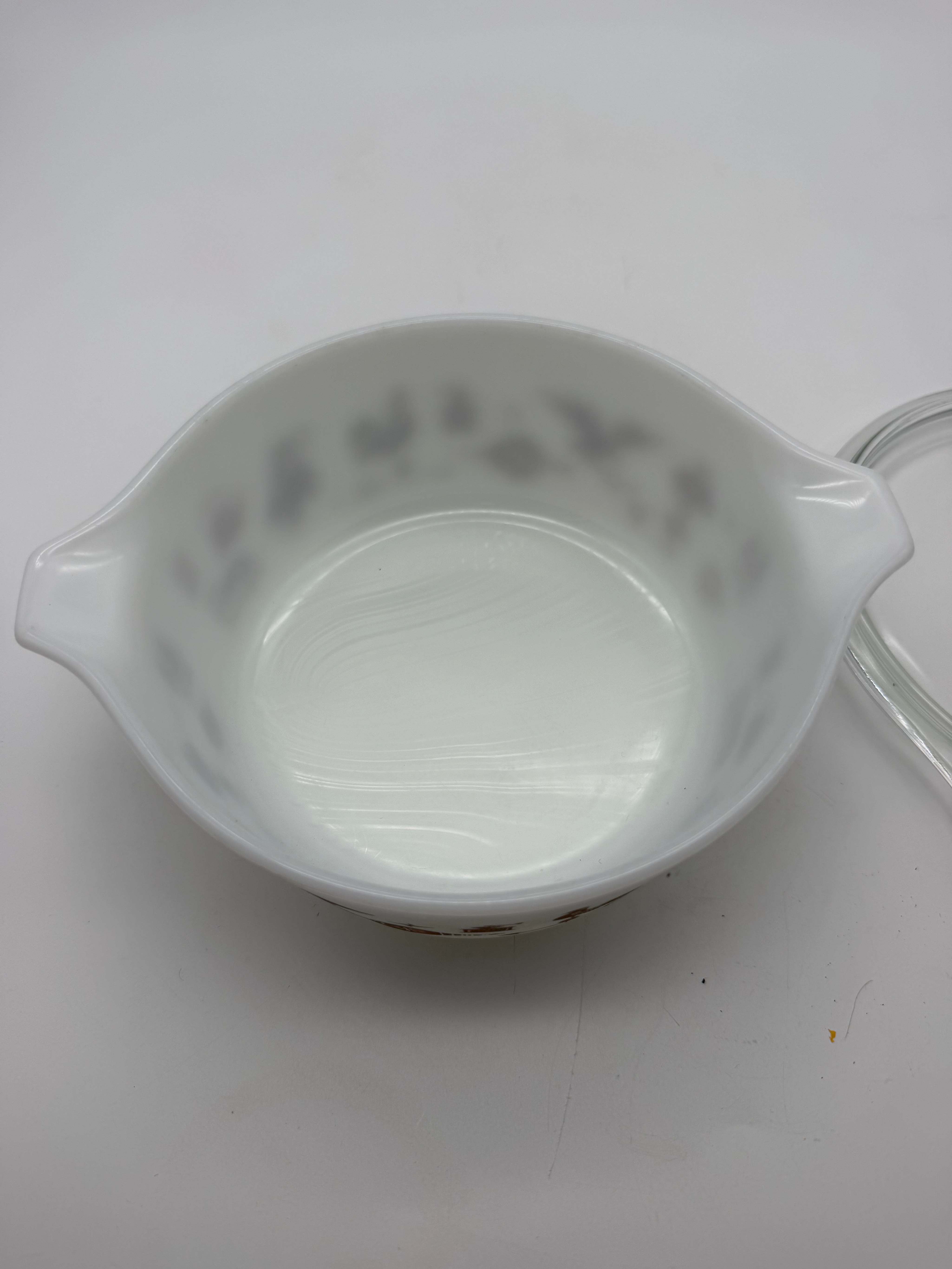 6.5” Vintage Pyrex 472 Early American 1.5 Pint Cinderella Casserole w Glass Lid USA