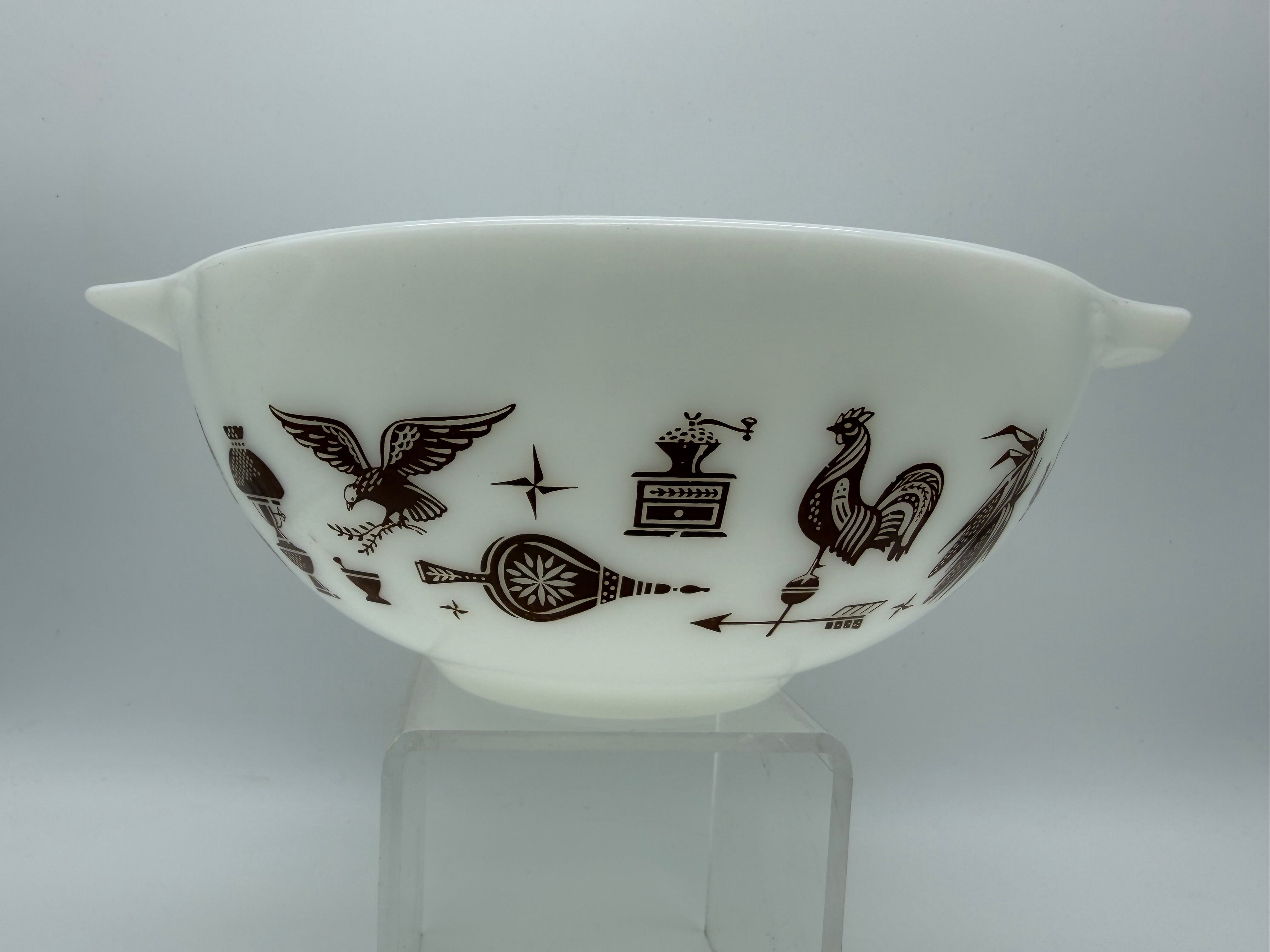8.5” Pyrex town and country 443 2 1/2 quart Cinderella Bowl white Brown