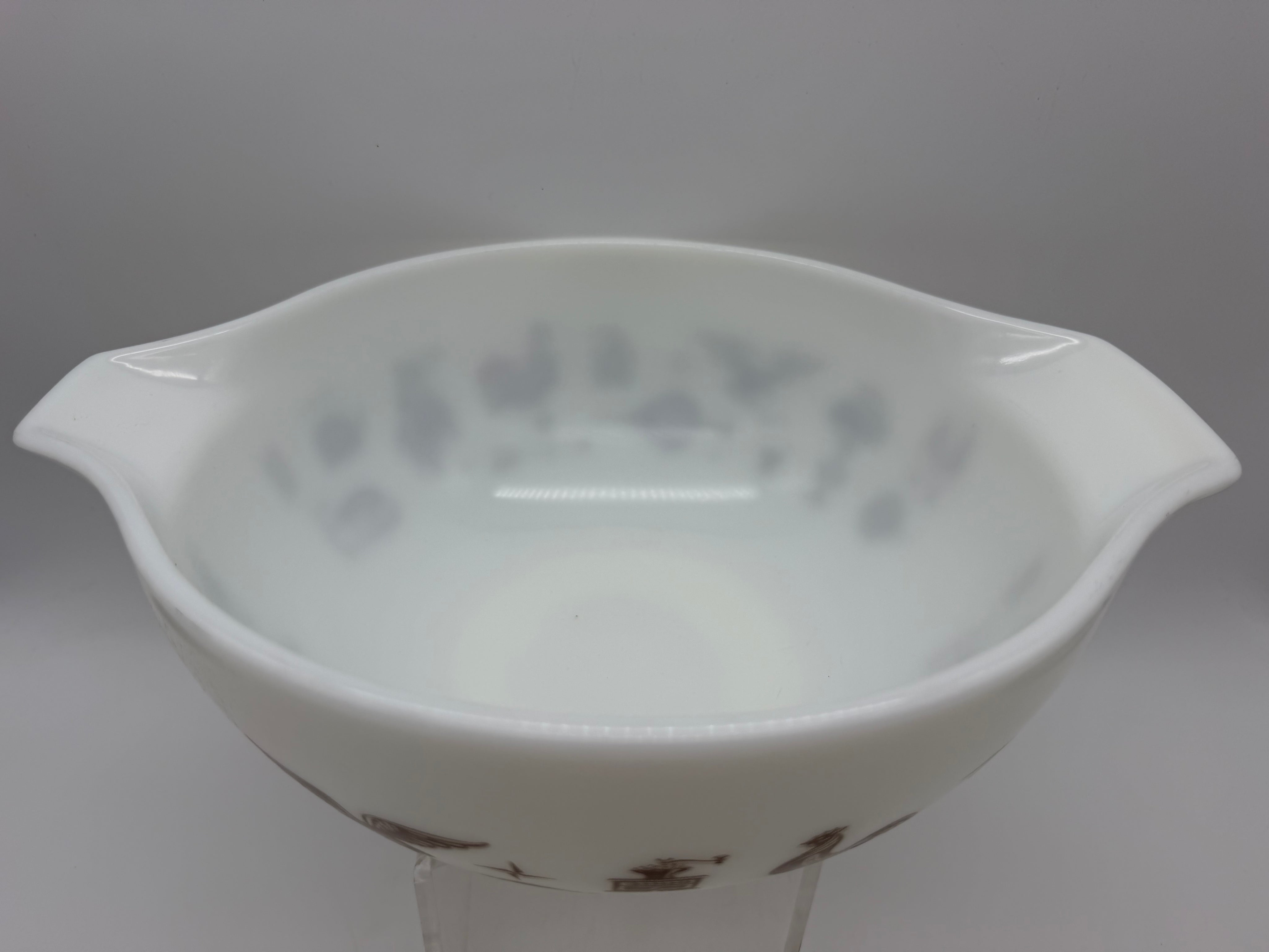 8.5” Pyrex town and country 443 2 1/2 quart Cinderella Bowl white Brown