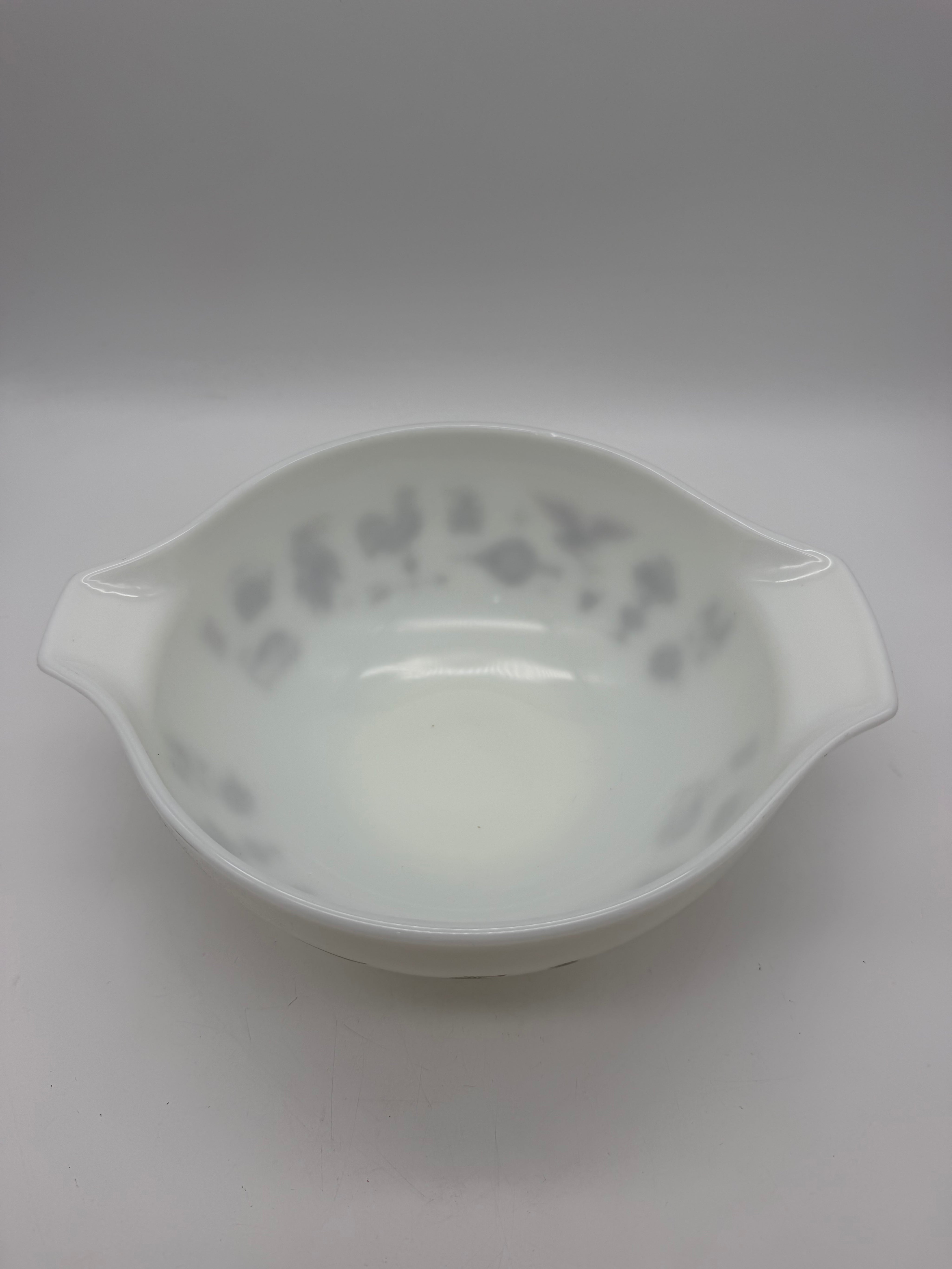 8.5” Pyrex town and country 443 2 1/2 quart Cinderella Bowl white Brown