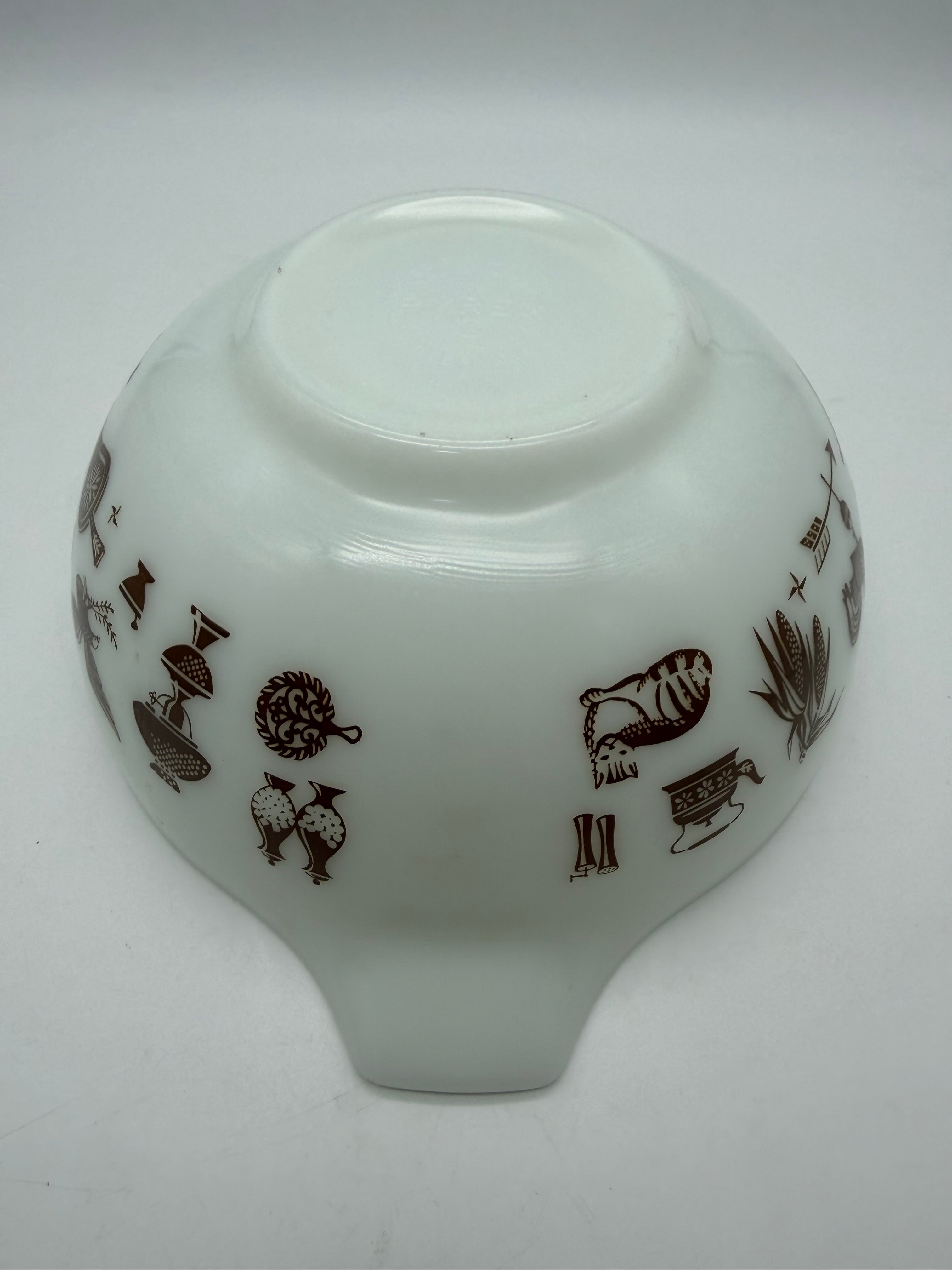 8.5” Pyrex town and country 443 2 1/2 quart Cinderella Bowl white Brown