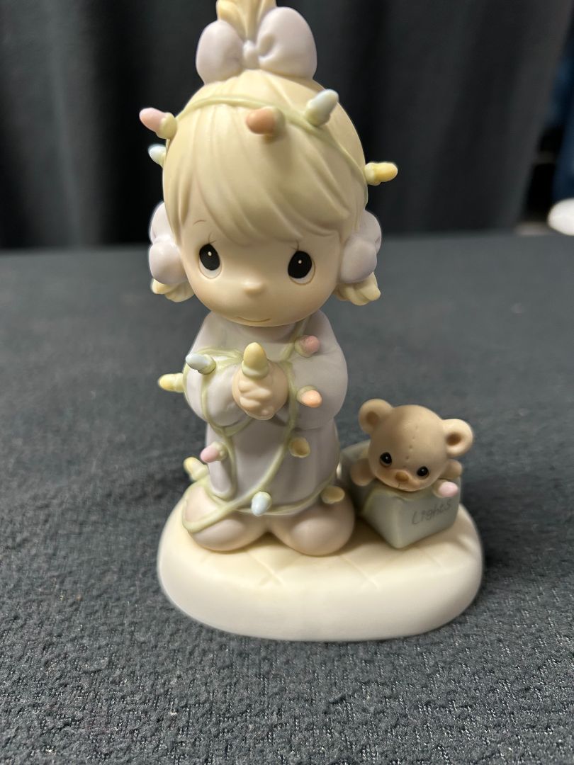 FIGURINES/STATUES