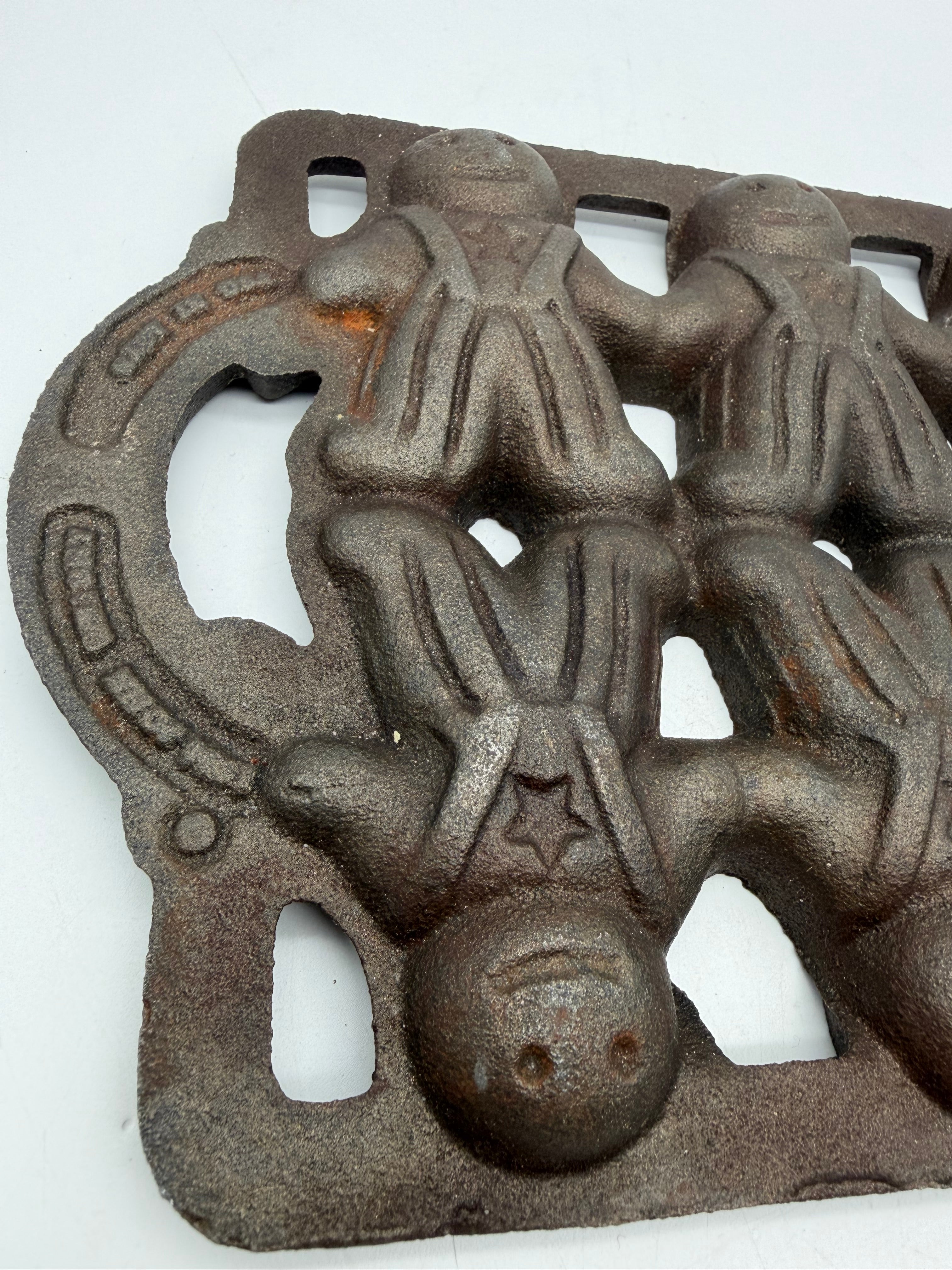 9.5” John Wright Gingerbread Man Christmas Cookie Baking Cast Iron Mold