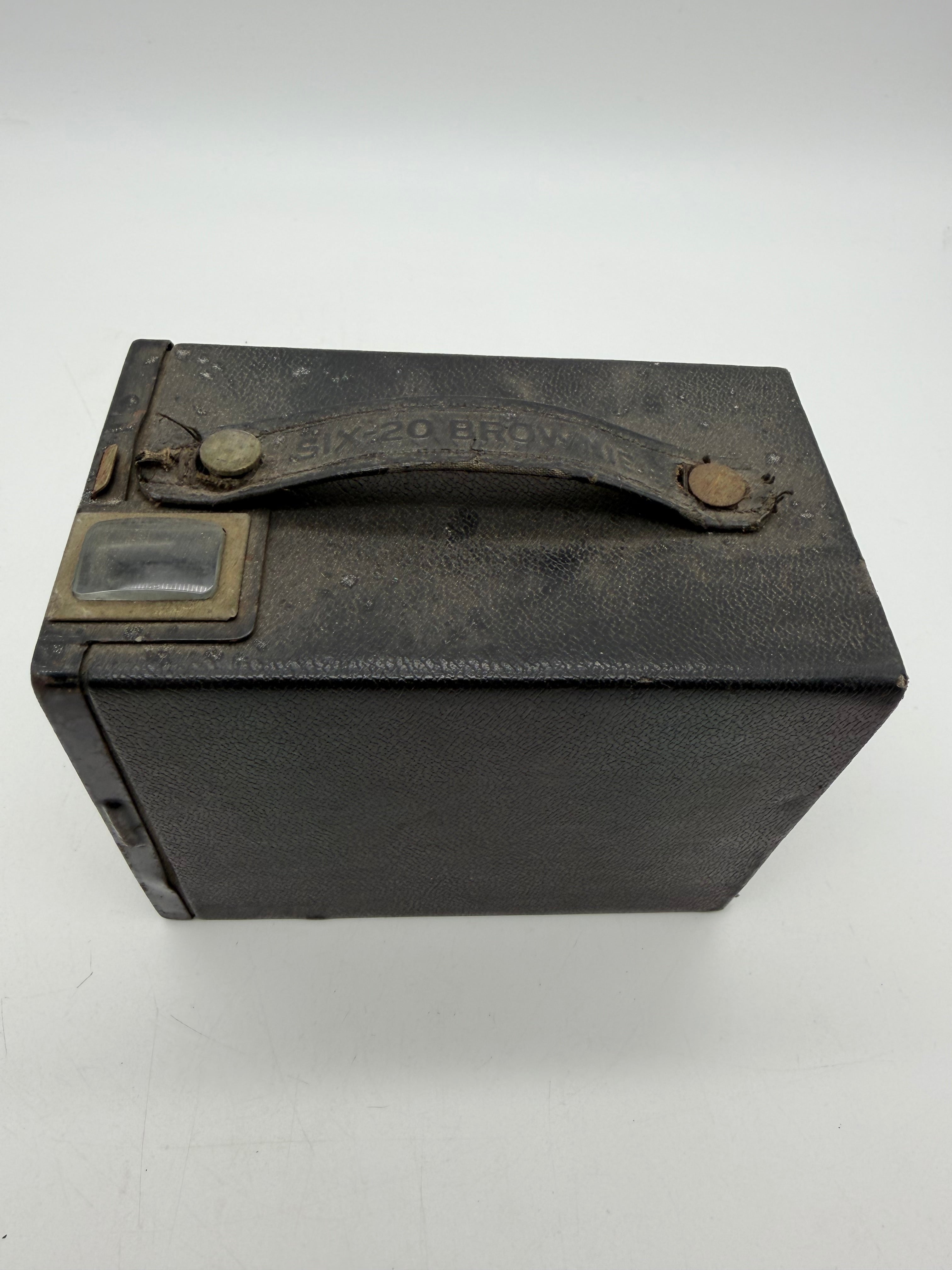 5” Eastman Kodak Camera SIX-20 Brownie Junior Black, Art Deco. Display