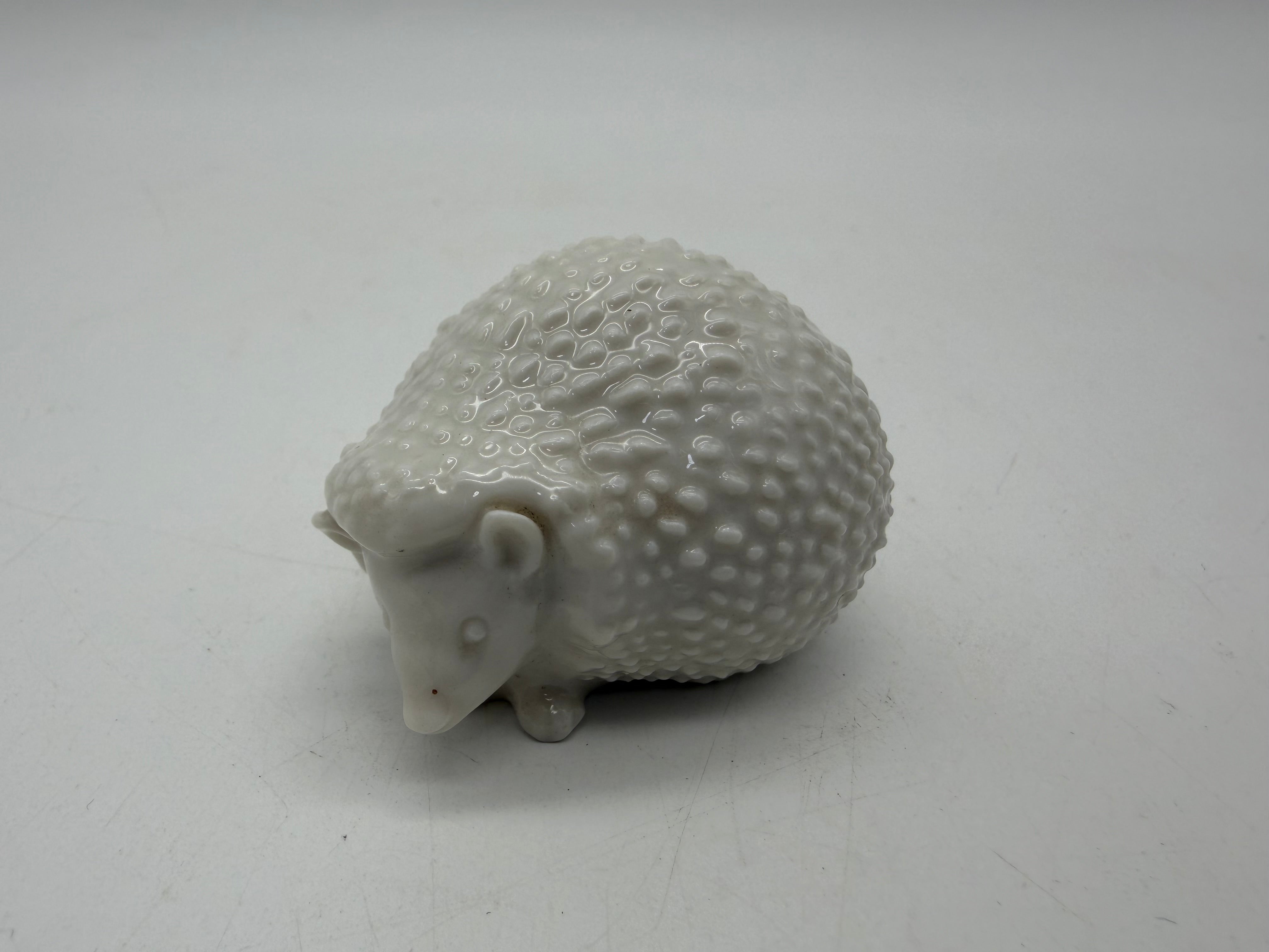 2” Achtziger Germany white porcelain Hedgehog