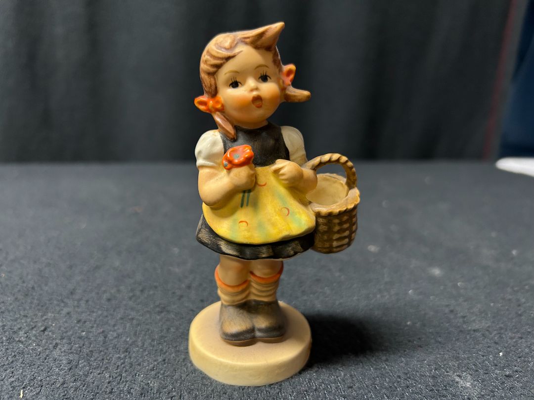 Sister-Hummel