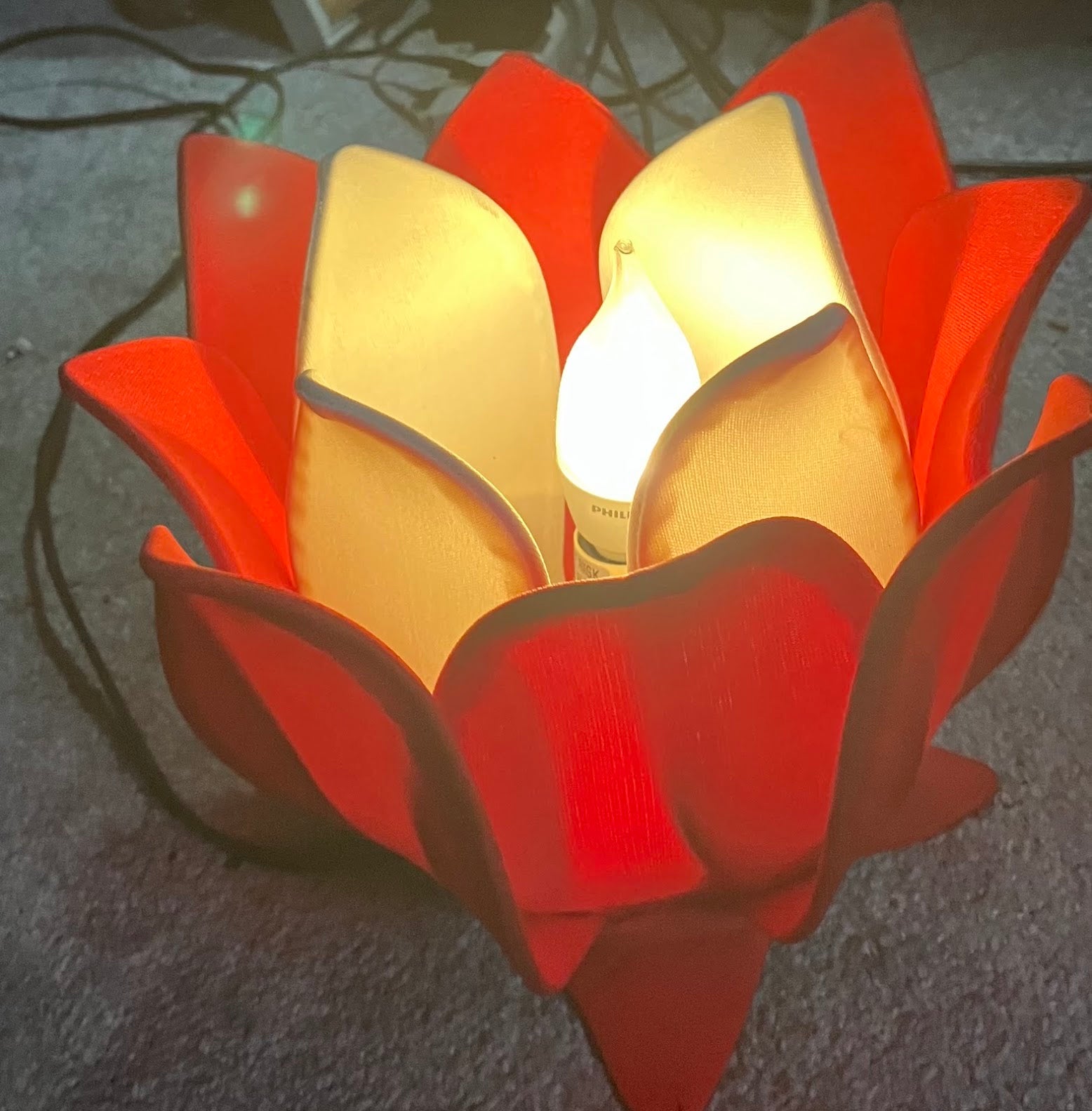 VVintage Mid-Century Style Red Flower Lotus Lamp