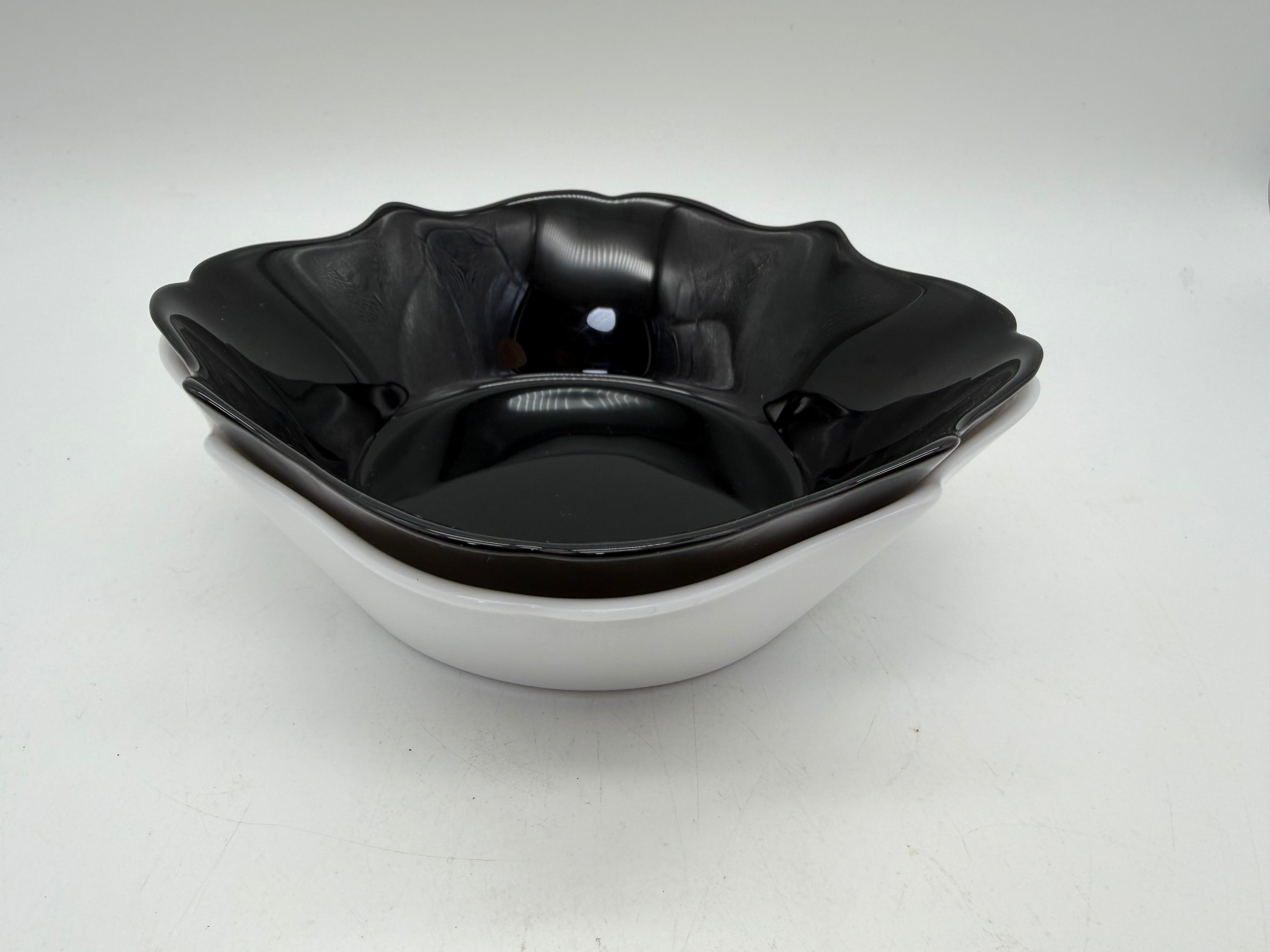 6” Luminarc France White Black bowl set of 2