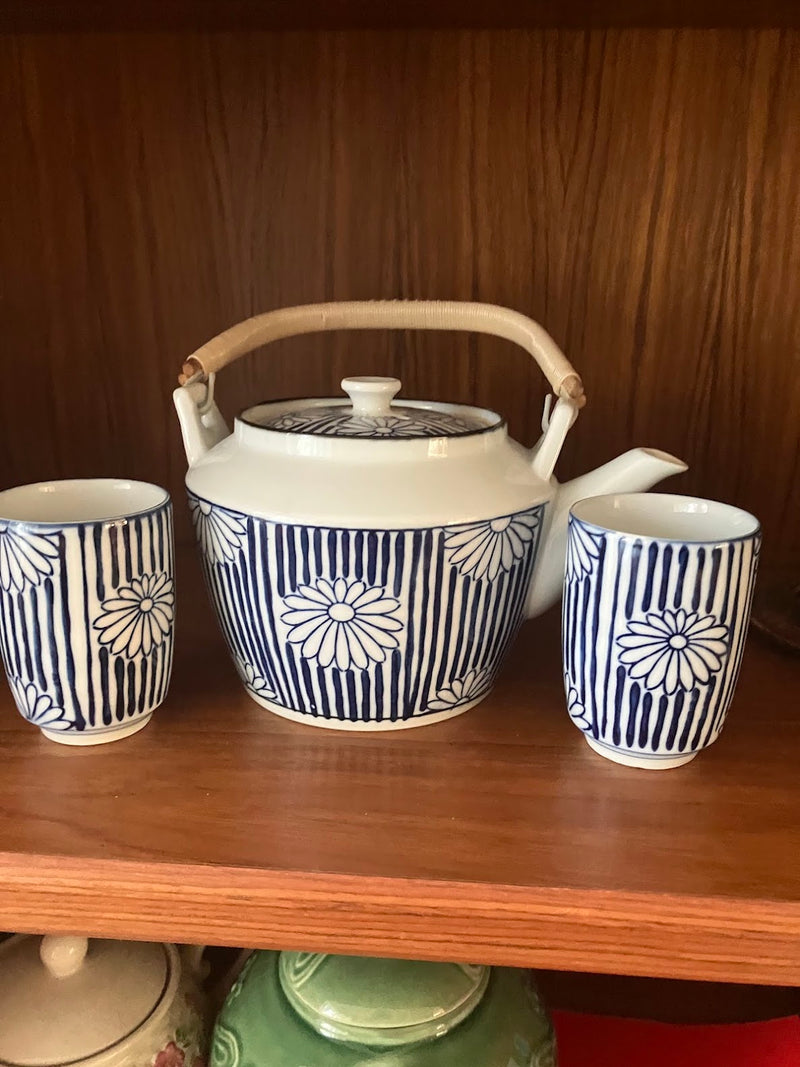 Japanese Porcelain Tea Set,As is top broke. by 312 - M.A.K.