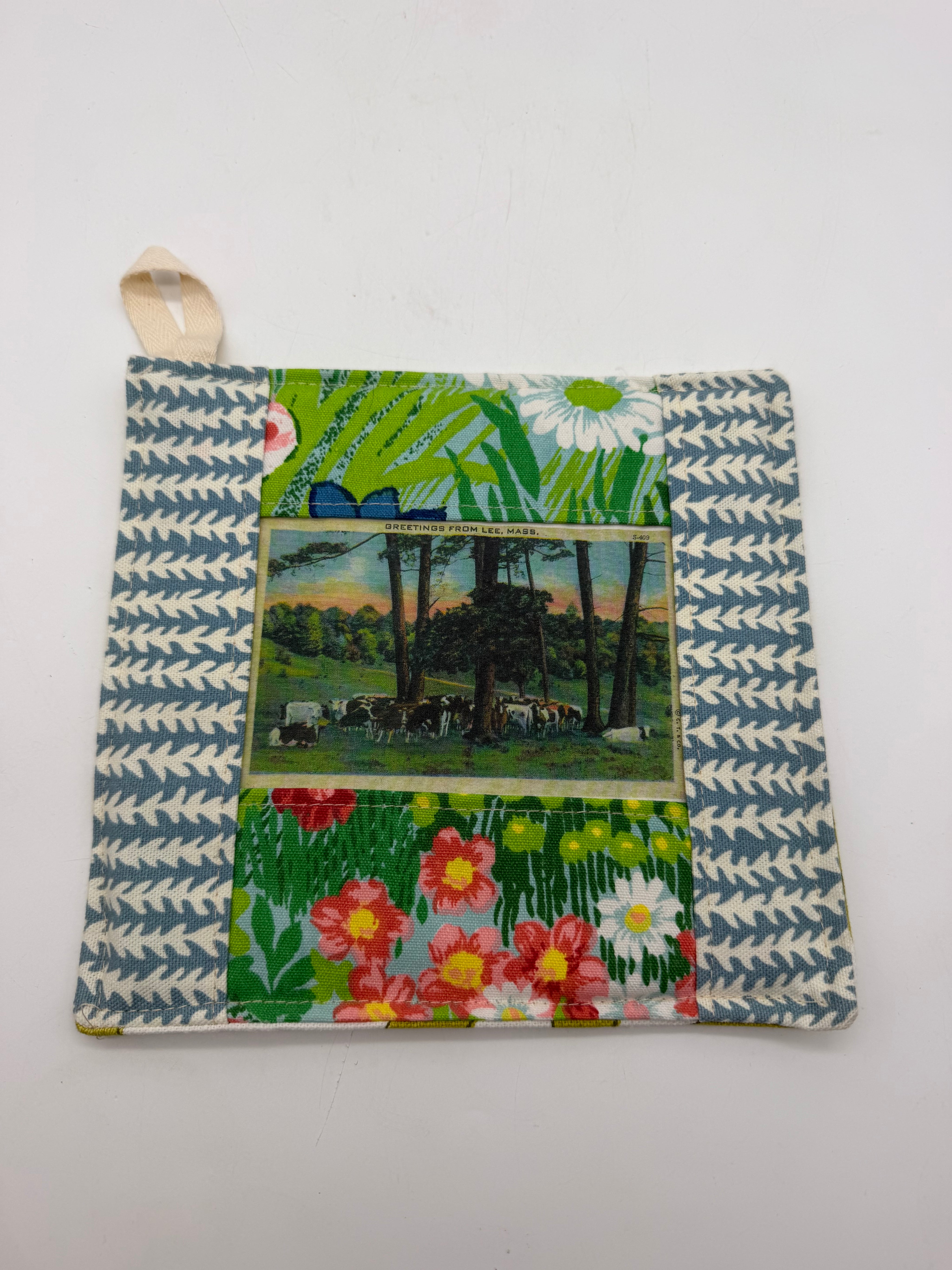 8” postcard potholder Lee Massachusetts Cows Flowers
