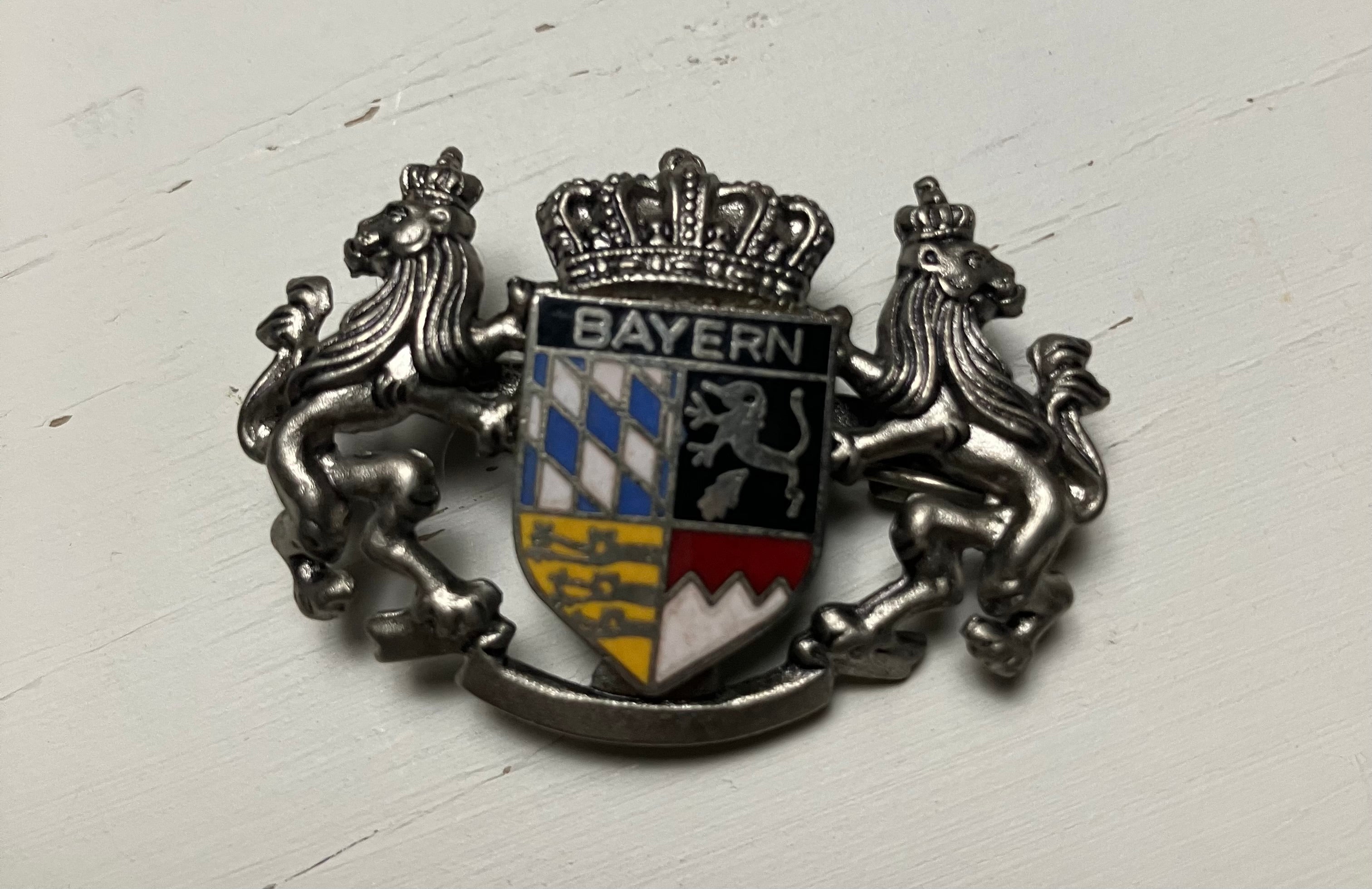 Traditional German Bayern Coat of Arms Trachten Pin