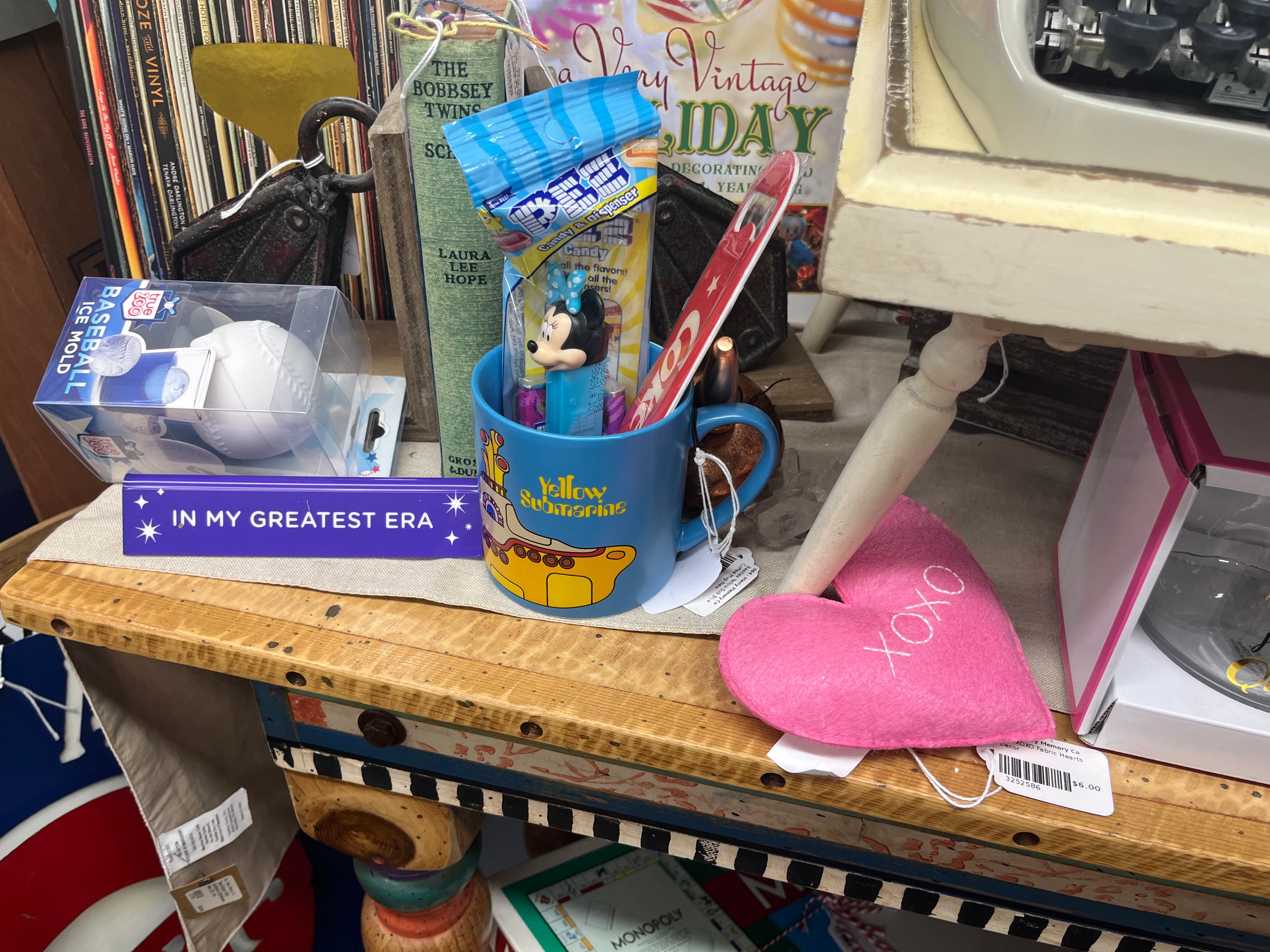Shoestring Creations Fa La La Side Table