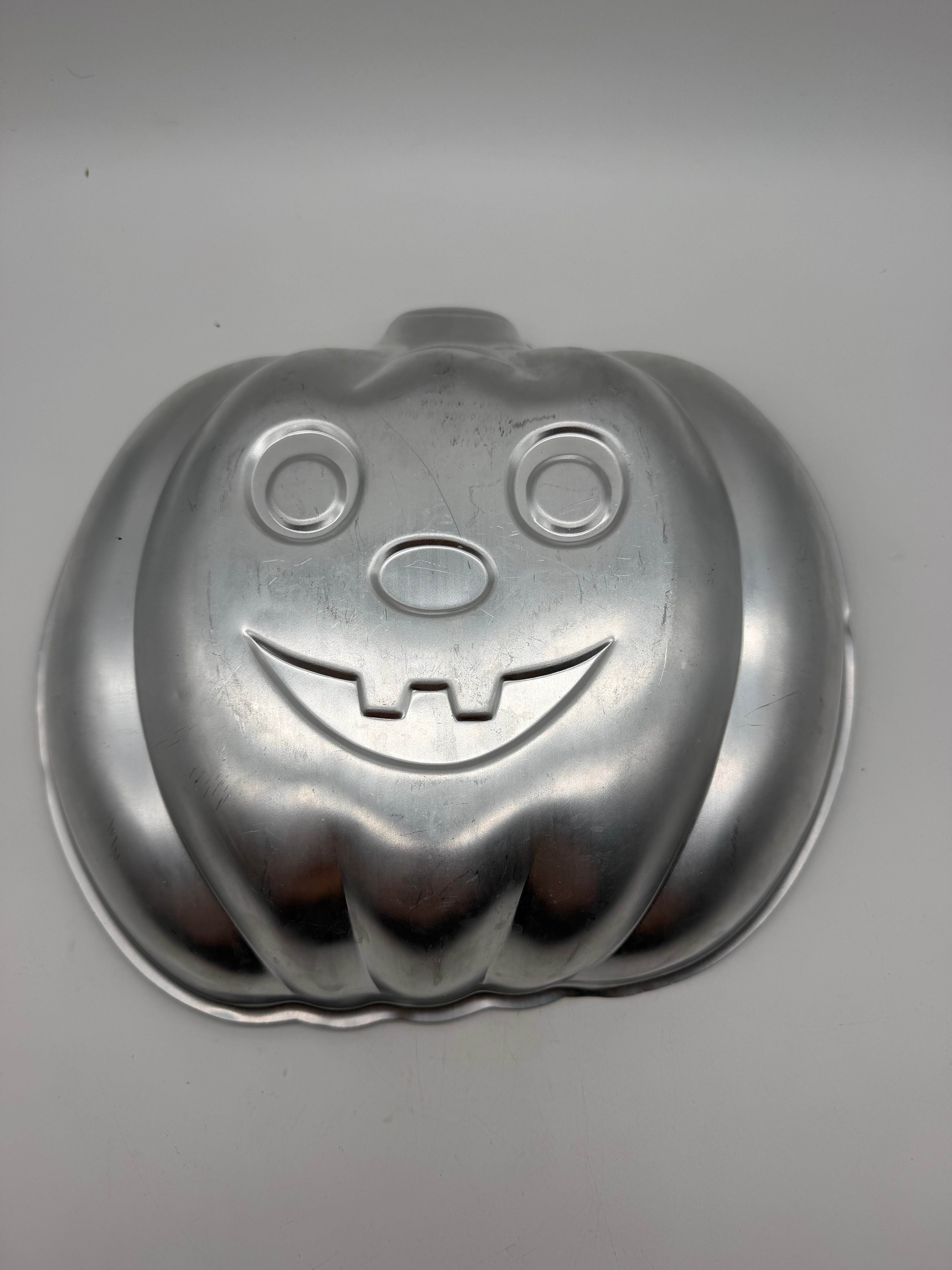 12” Wilton Cake pan 1987 pumpkin