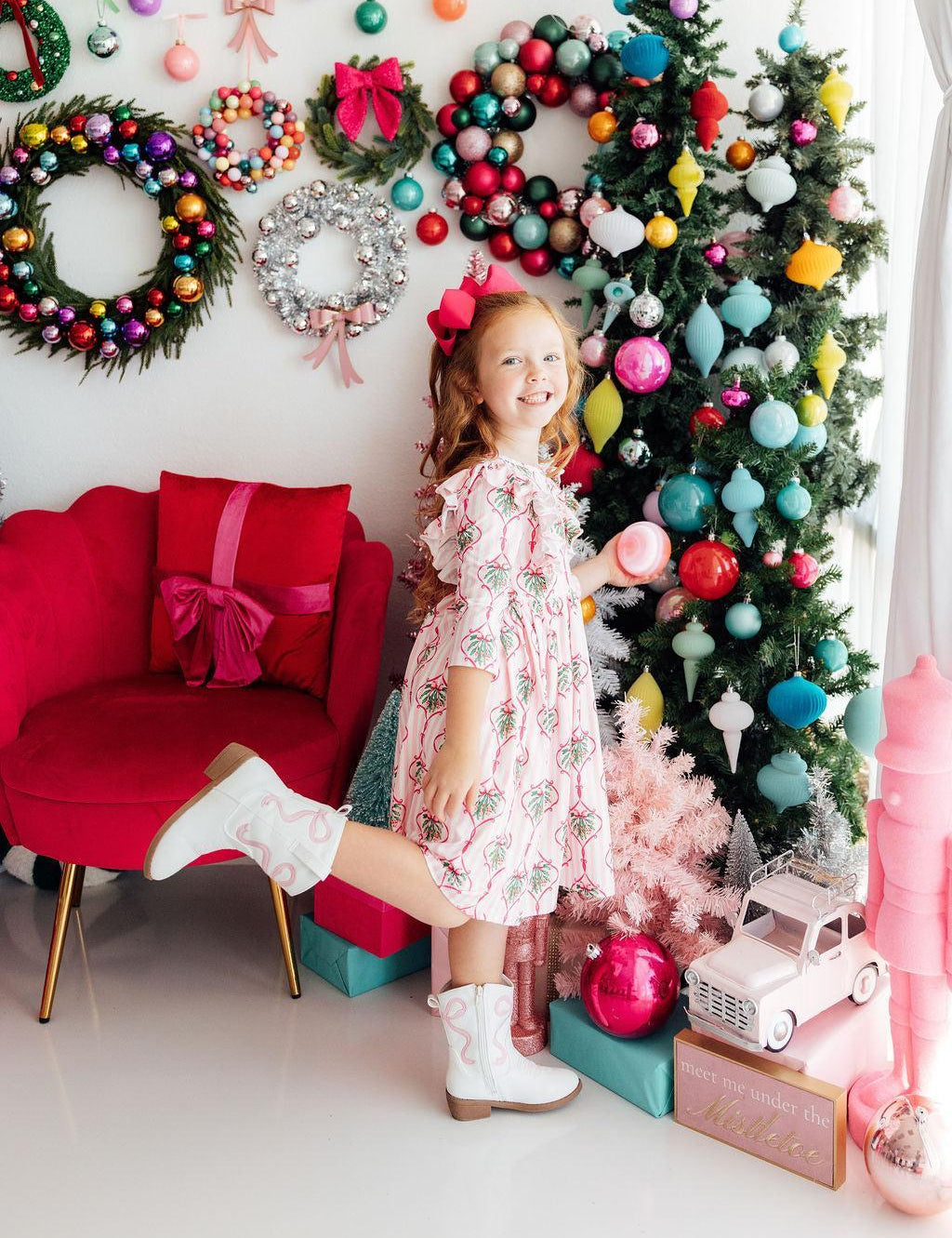 MerryMistletoebythetree.jpg