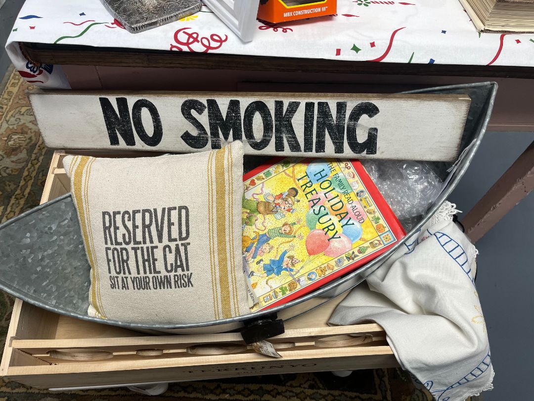 HM B/W 'No Smoking' Wood Sign