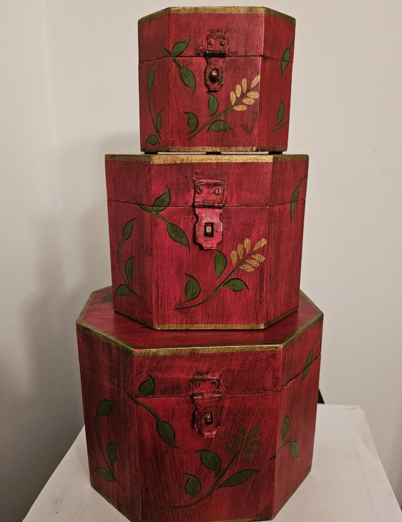 Red_20nesting_20boxes3.jpg