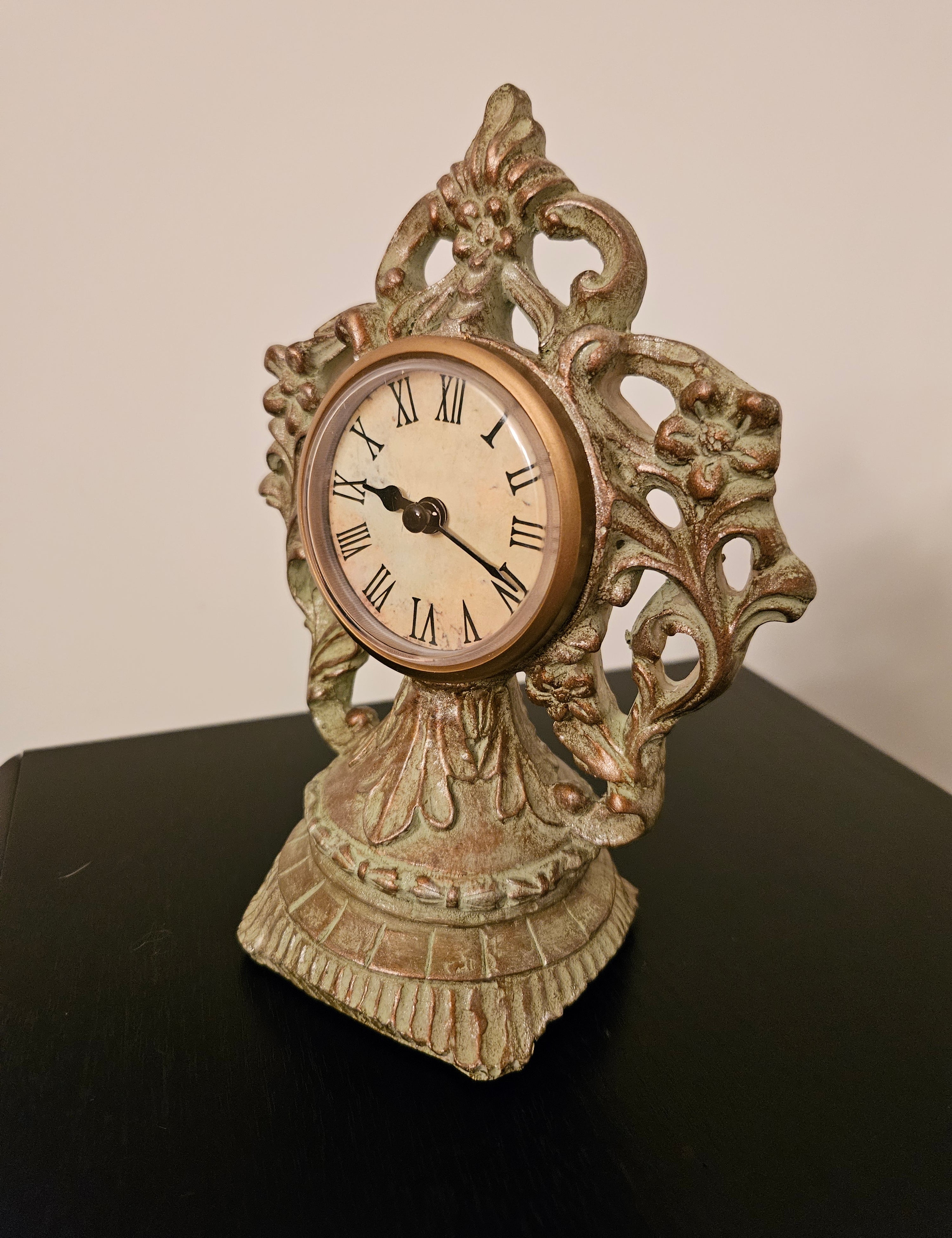 Vintage_20resin_20Clock_20Roman_20Numerals_202.jpg