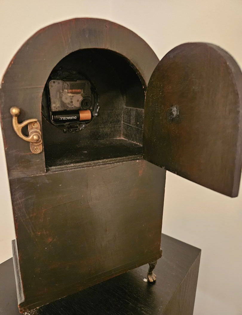 Wooden_20Clock_20with_20Drawers2.jpg