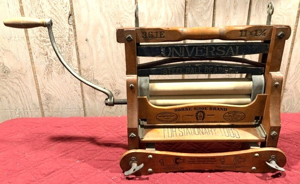 Horse Shoe Brand "Universal" Clothes Wringer — alternate view