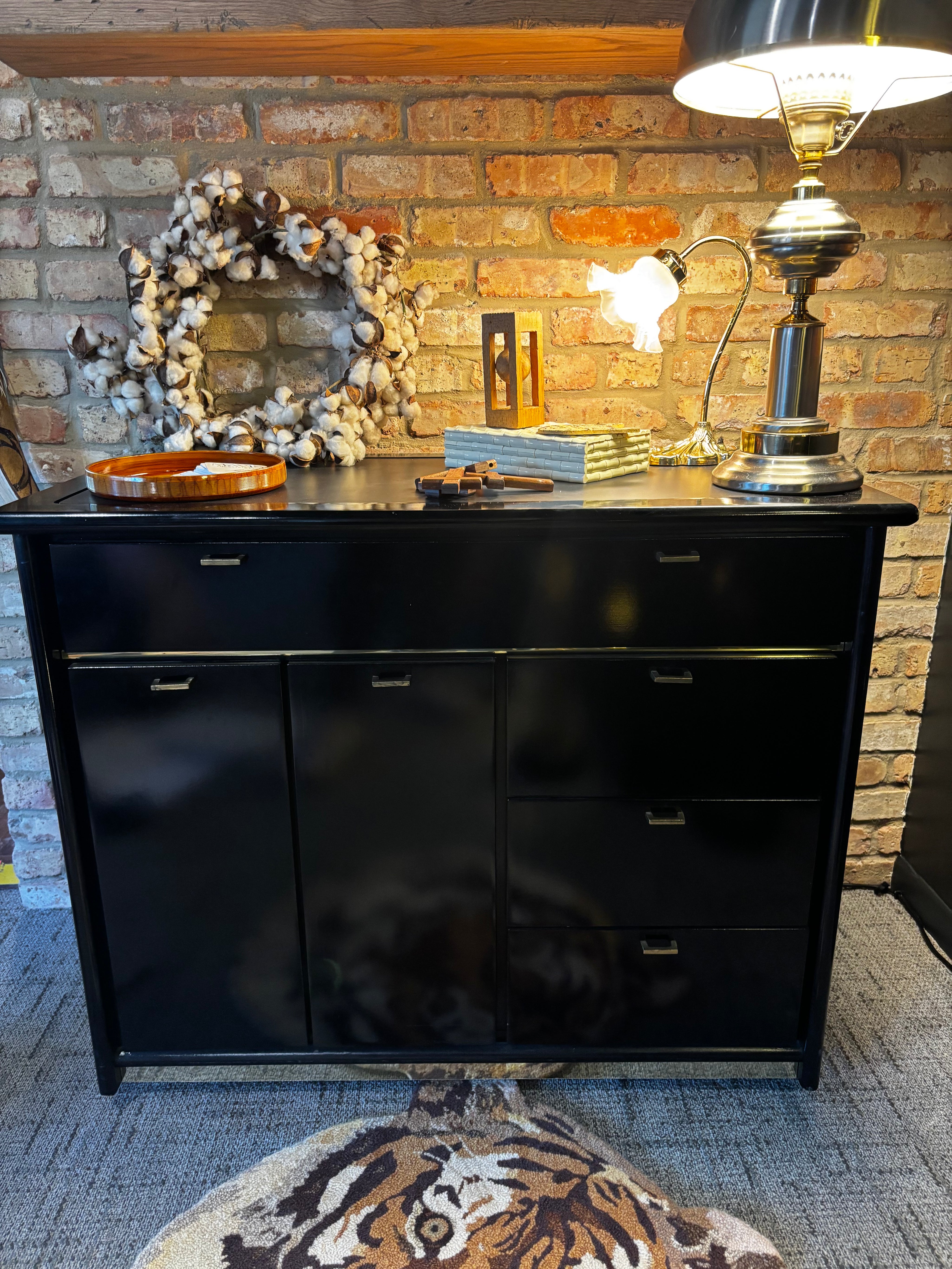 vintage mid-century modern Bassett buffet/sodeboard