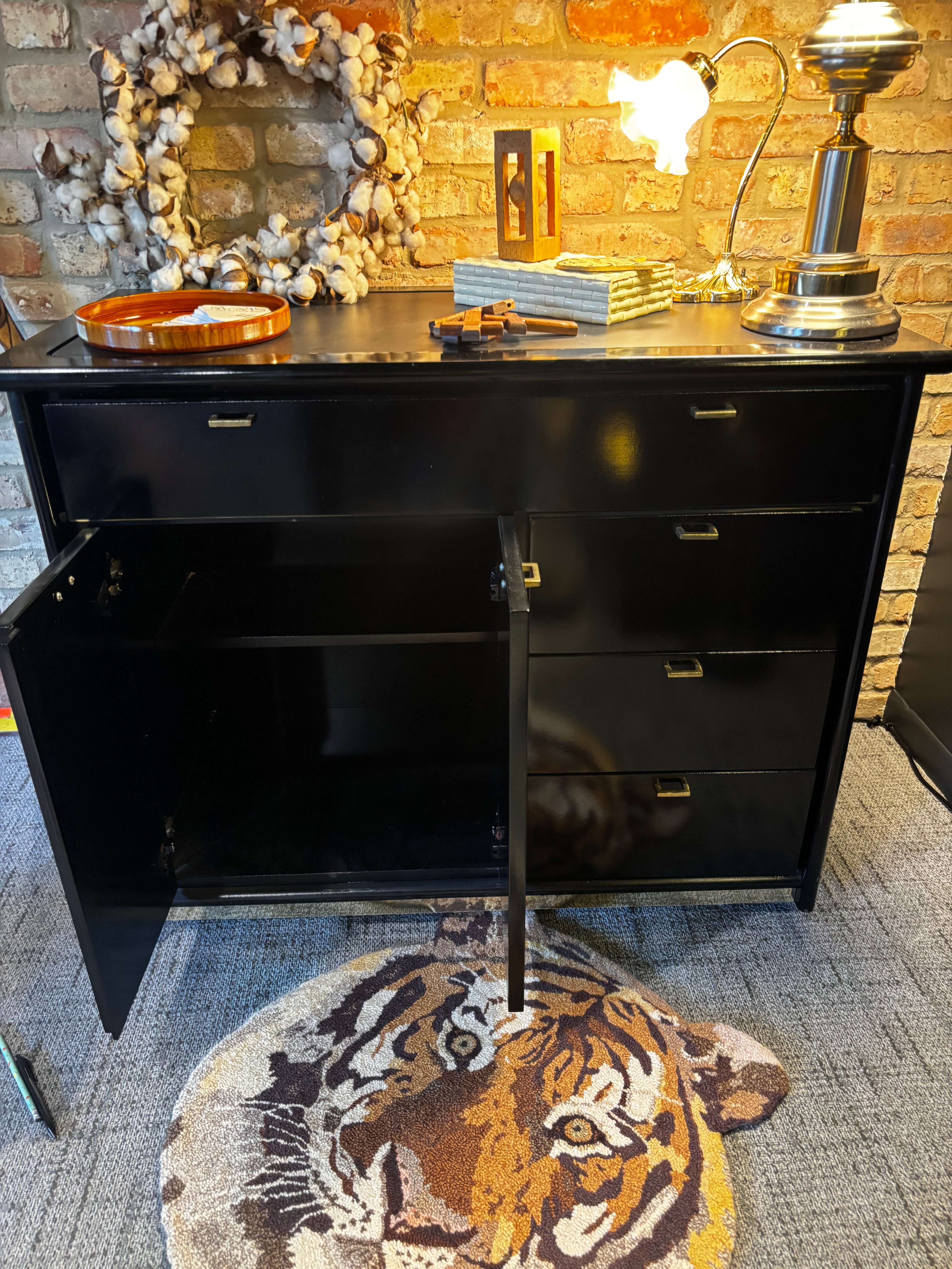 vintage mid-century modern Bassett buffet/sodeboard