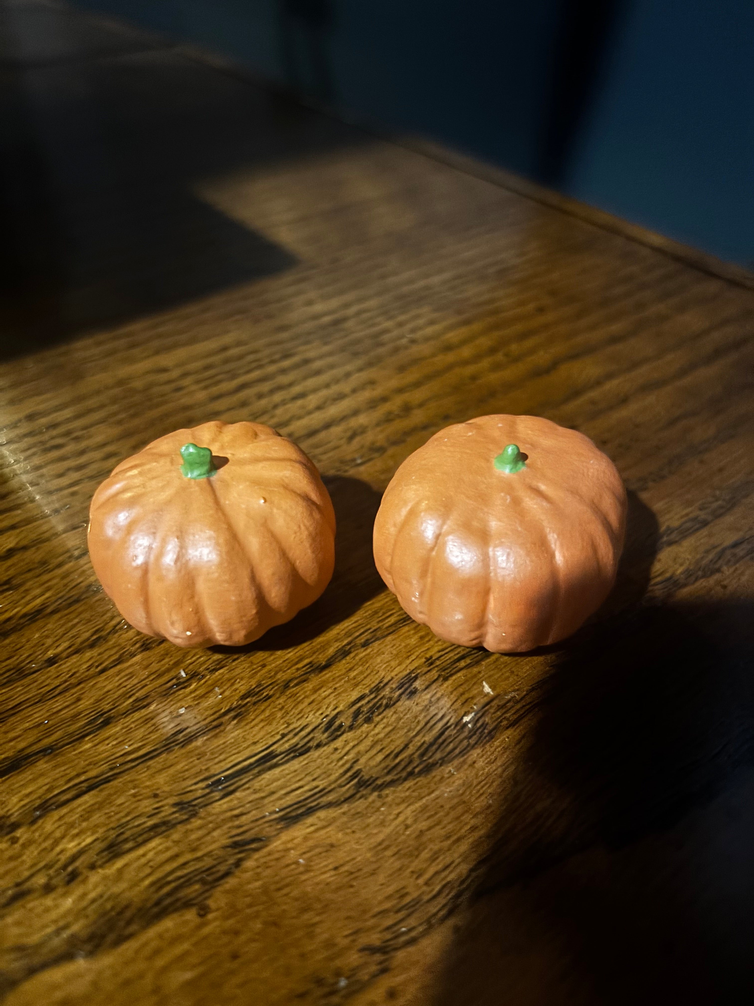 various sized cermaic pumpkins, set of 7