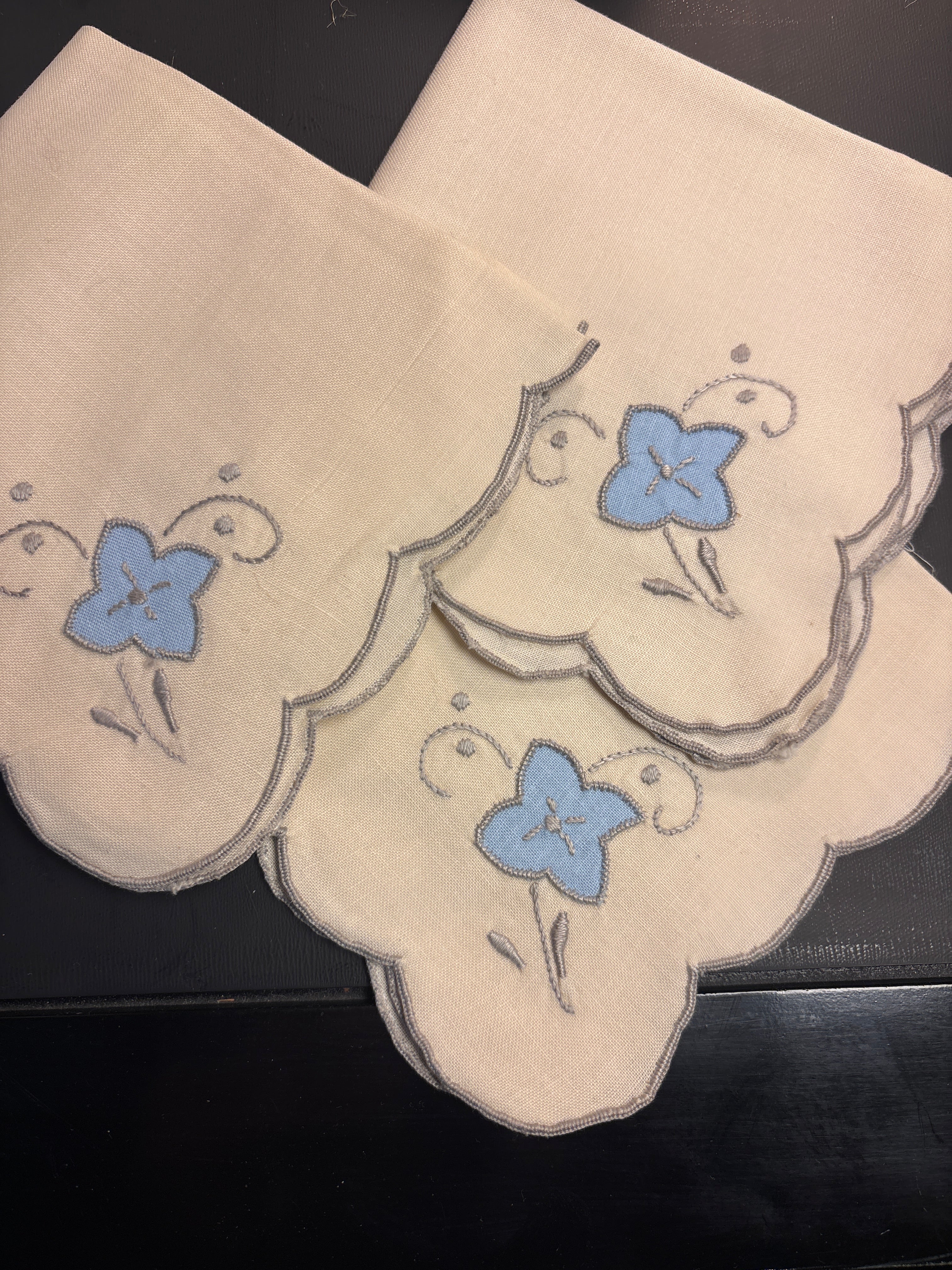 Linen napkins (3)