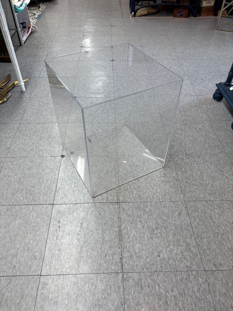 Acrylic Storage Cubicle