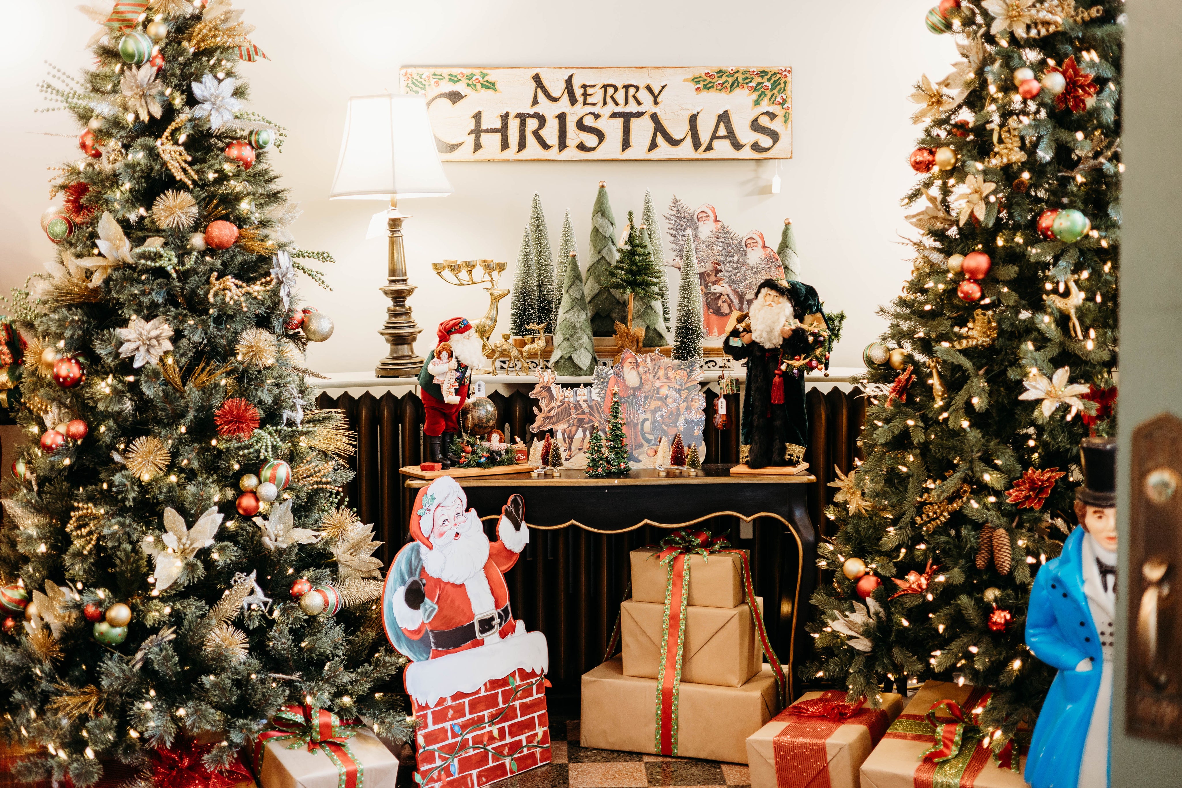 jackson_square_lobby_christmas_vignette.jpg