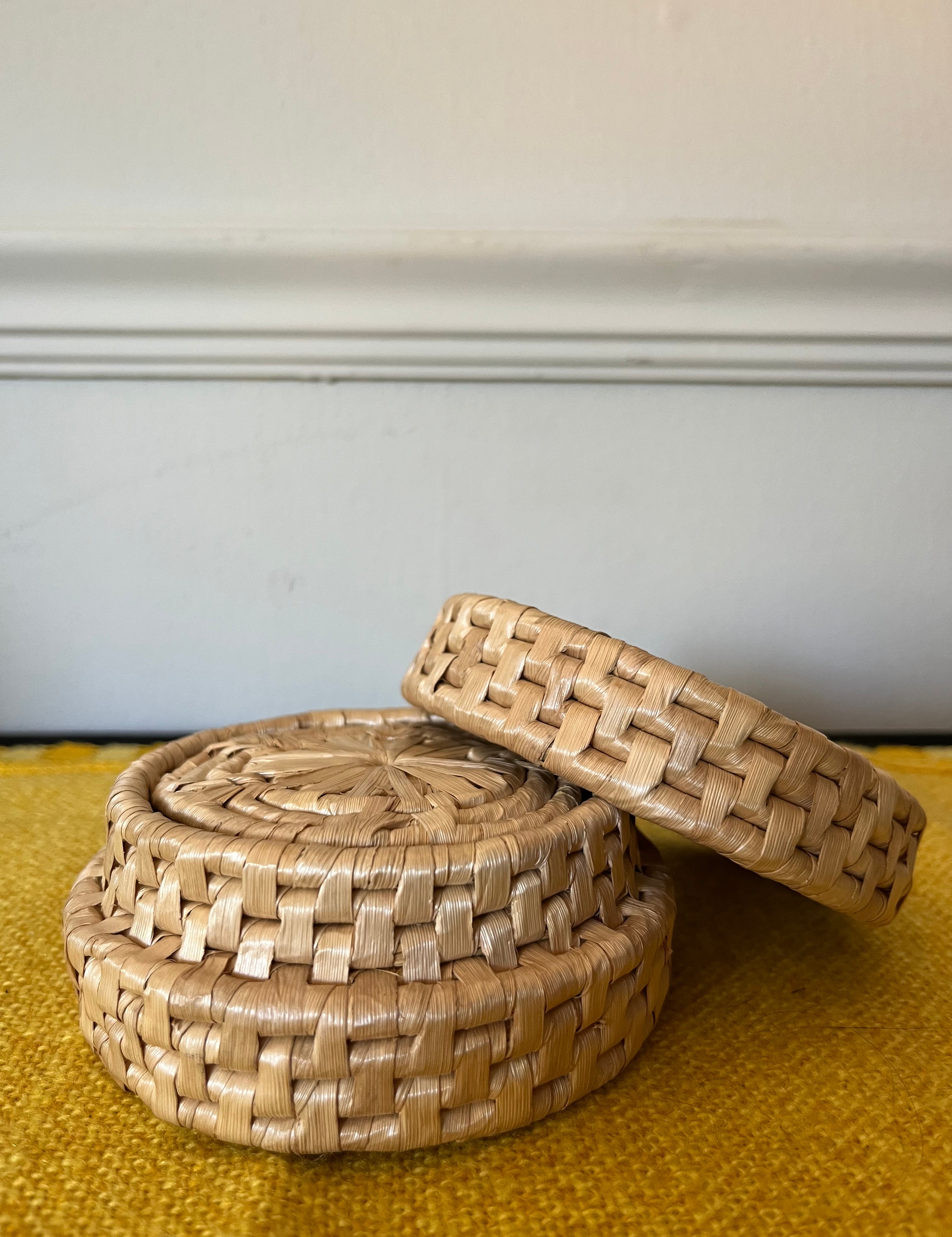 raffia_20palm_20coasters_201.jpg